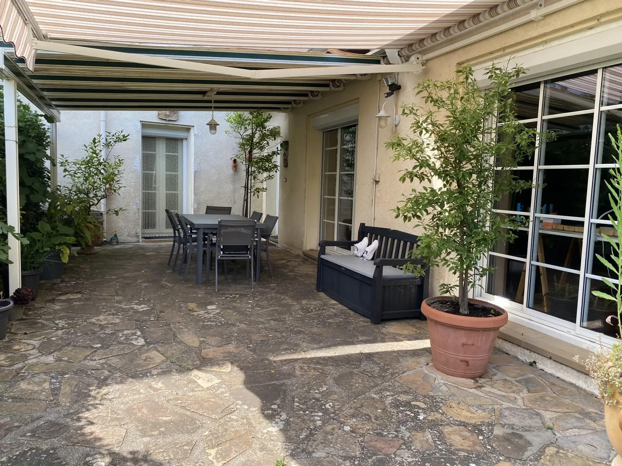 Maison de ville à Lodève avec jardin et potentiel de rénovation - 186 m² 