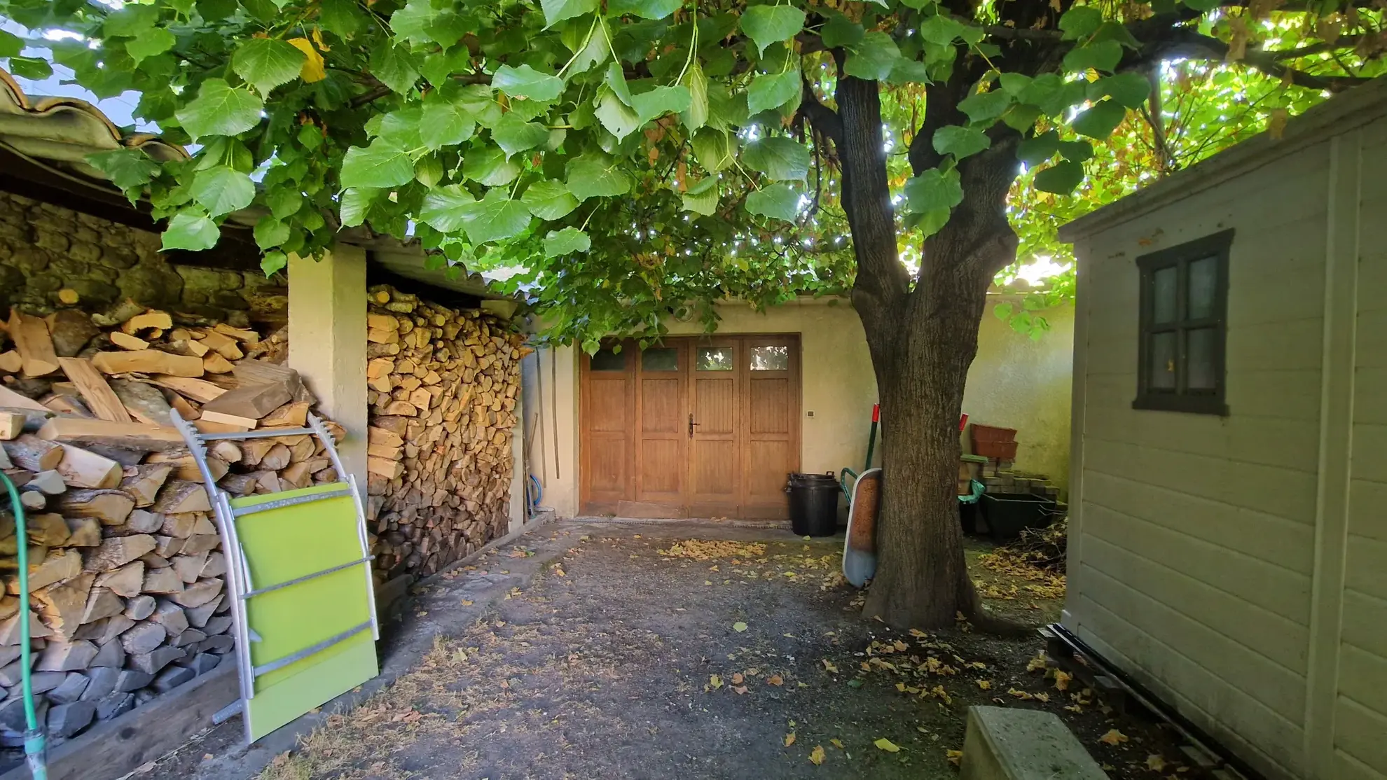 Maison de ville à Lodève avec jardin et potentiel de rénovation - 186 m² 