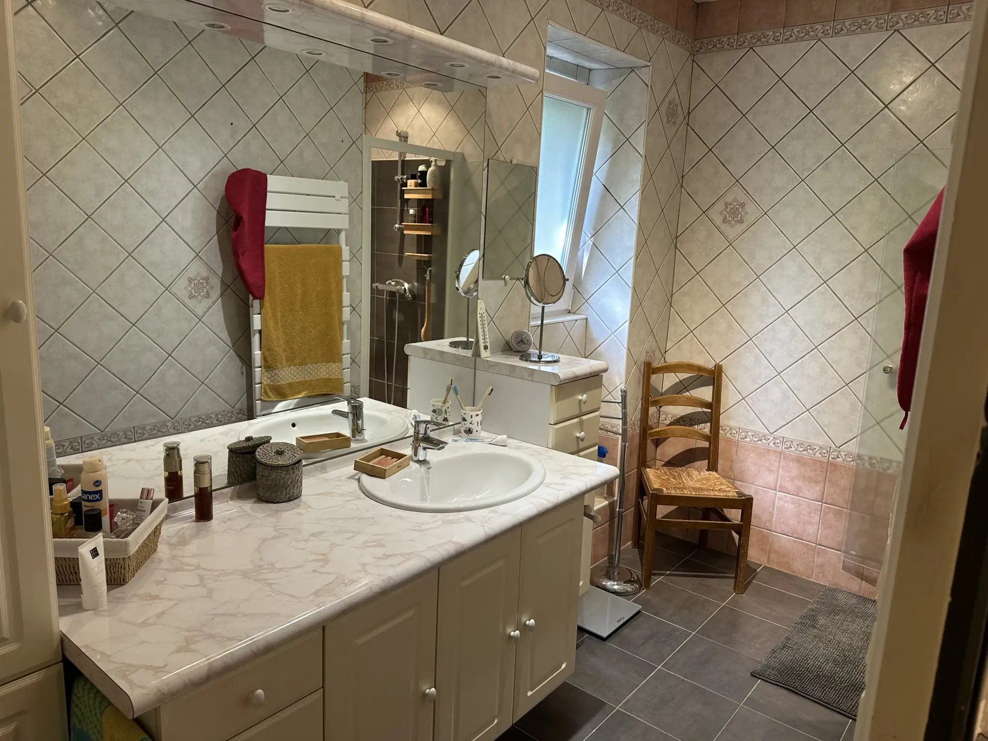 Maison de ville à Lodève avec jardin et potentiel de rénovation - 186 m² 