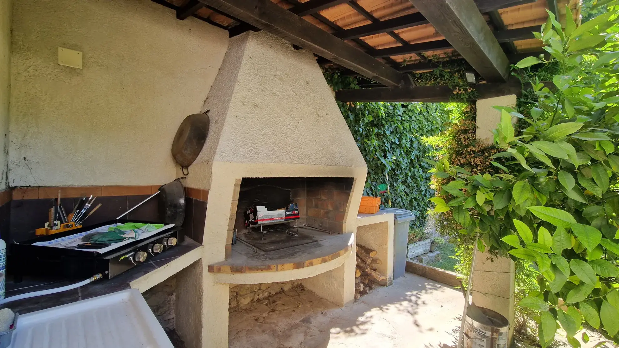 Maison de ville à Lodève avec jardin et potentiel de rénovation - 186 m² 