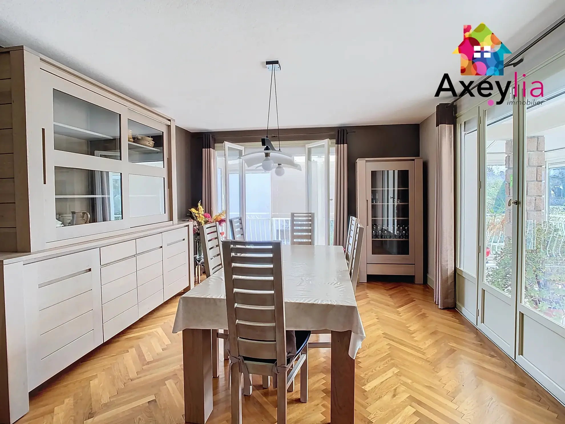 Maison à vendre à Saint-Martin d'Estréaux avec jardin clos et garage 