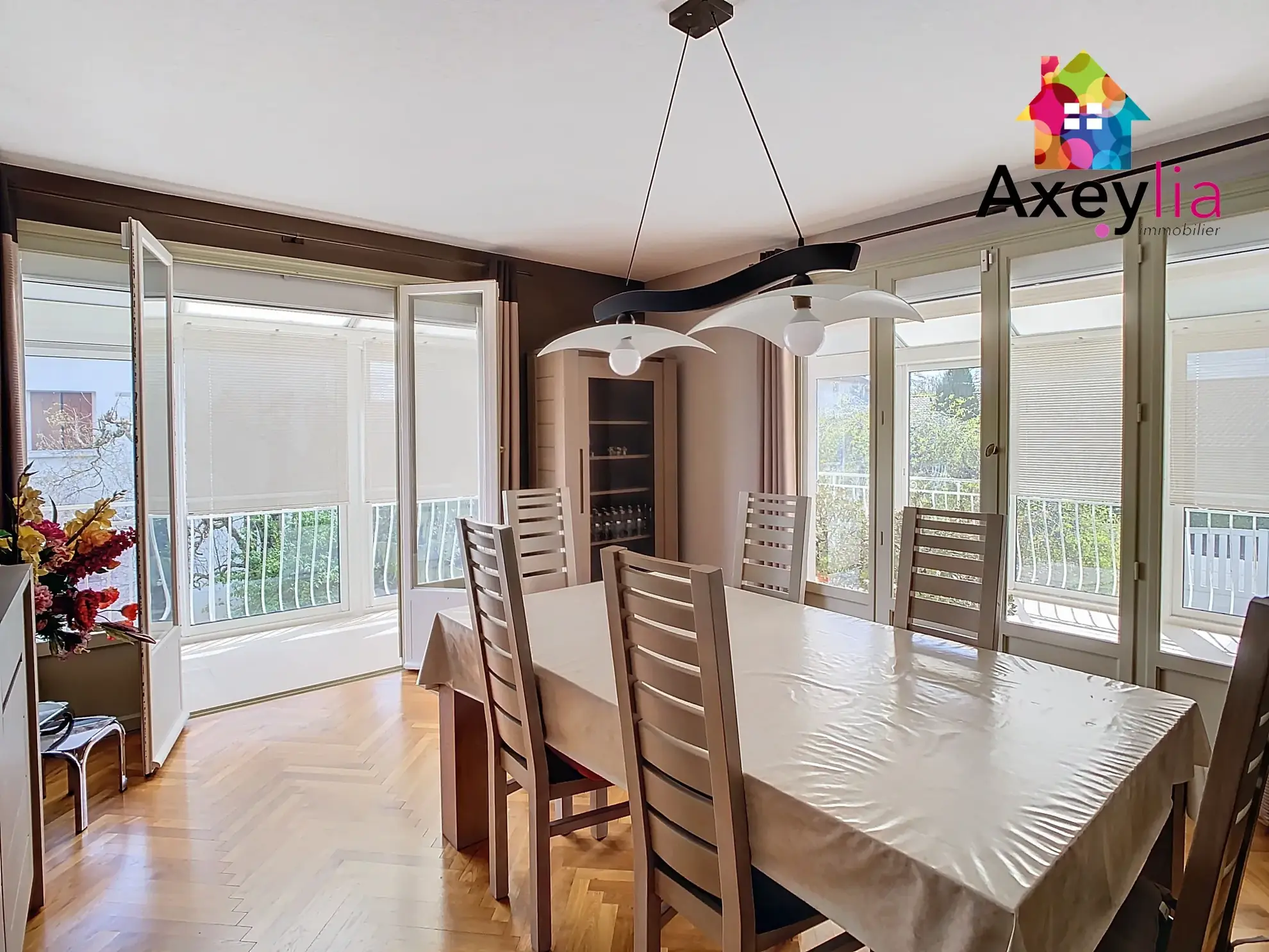 Maison à vendre à Saint-Martin d'Estréaux avec jardin clos et garage 