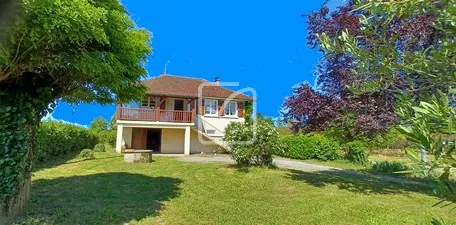 Maison des années 1970 avec grand terrain et atelier à Gourdon - Opportunité à saisir