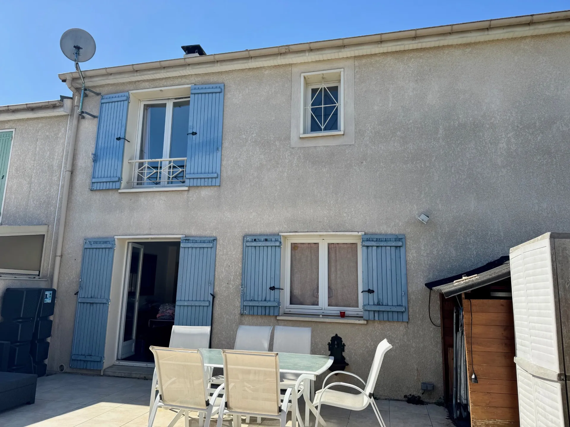 Maison à vendre à Villabé (91) – Pavillon de charme avec jardin et panneaux solaires 