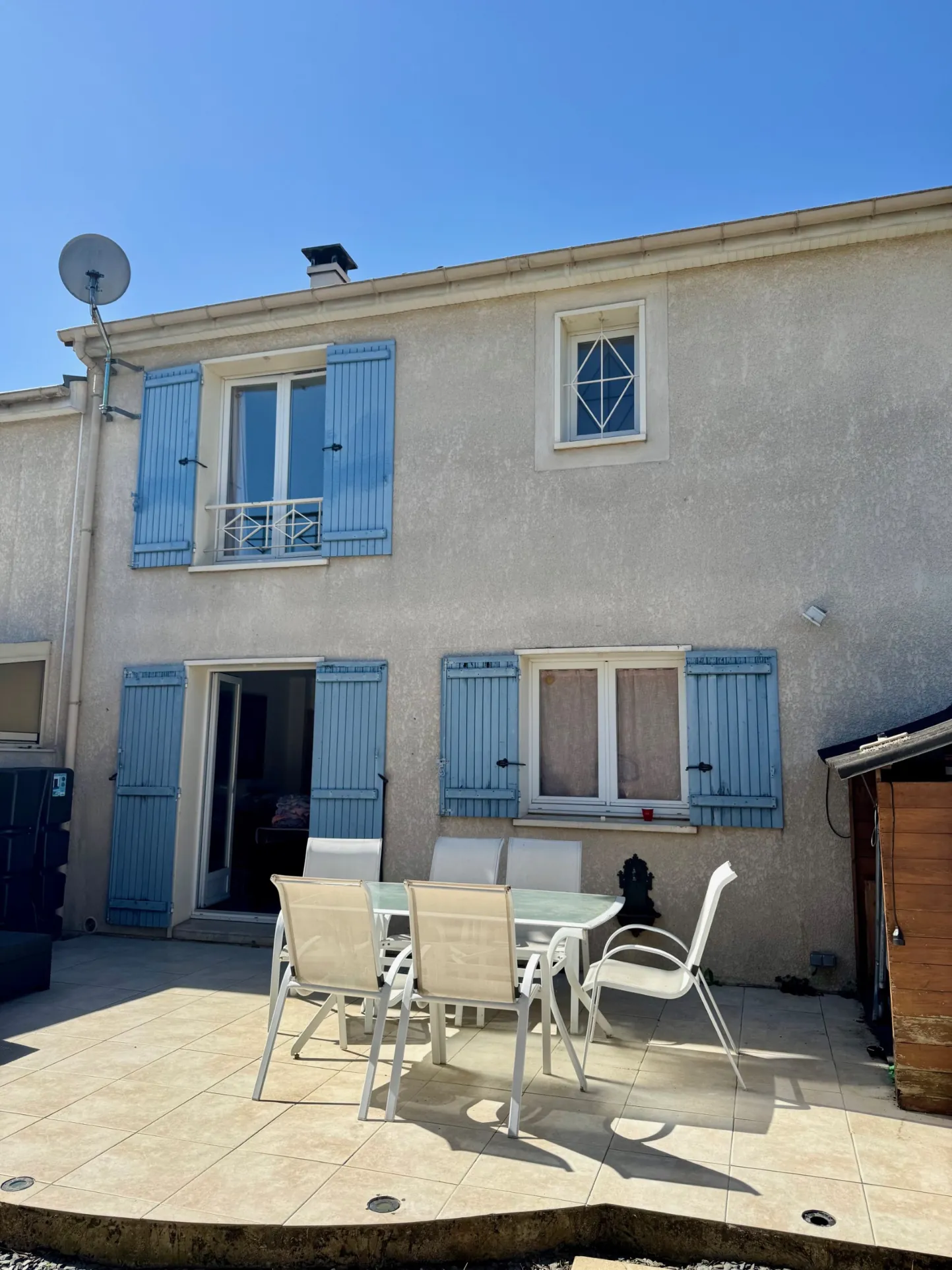 Maison à vendre à Villabé (91) – Pavillon de charme avec jardin et panneaux solaires 