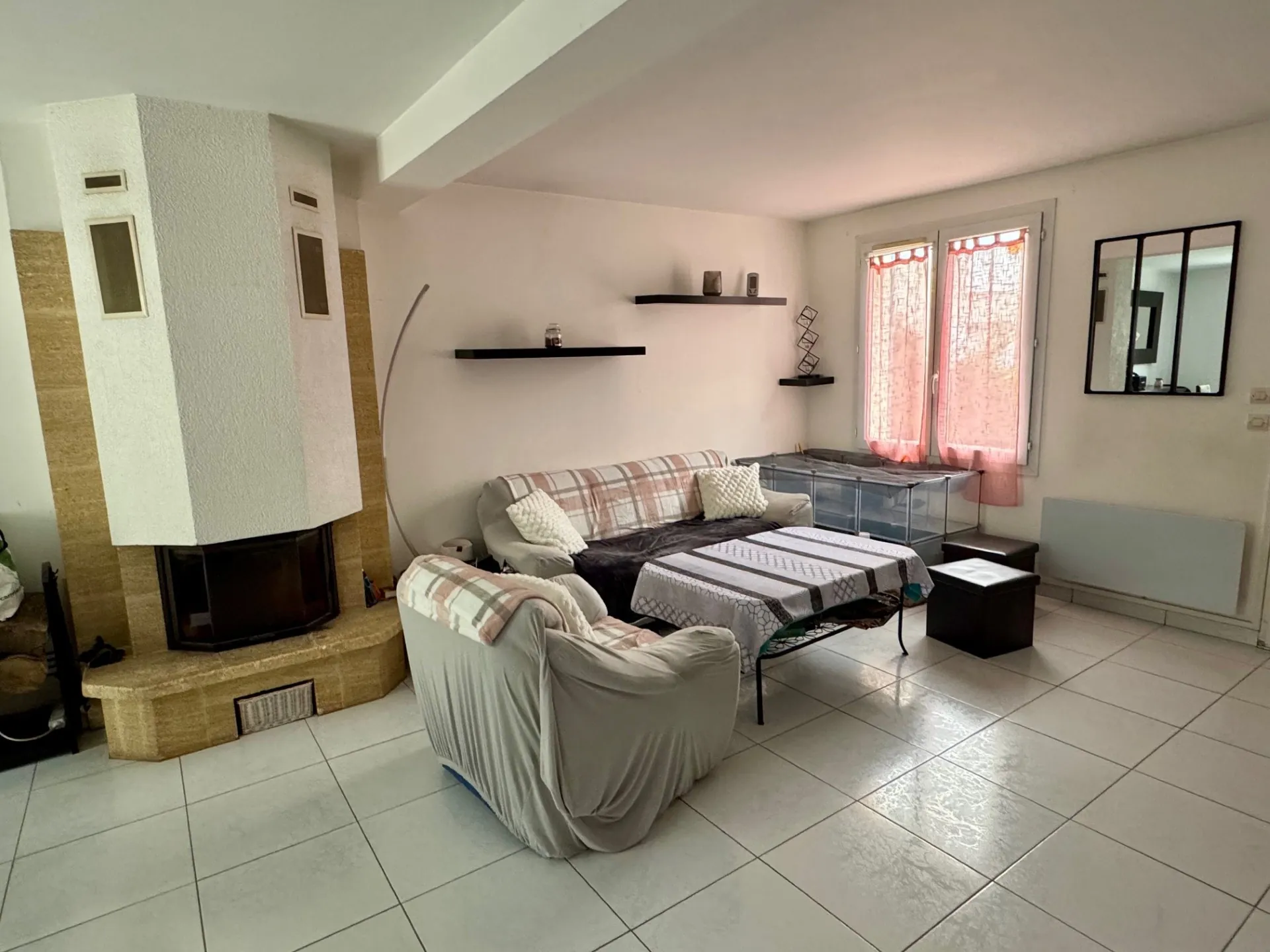 Maison à vendre à Villabé (91) – Pavillon de charme avec jardin et panneaux solaires 