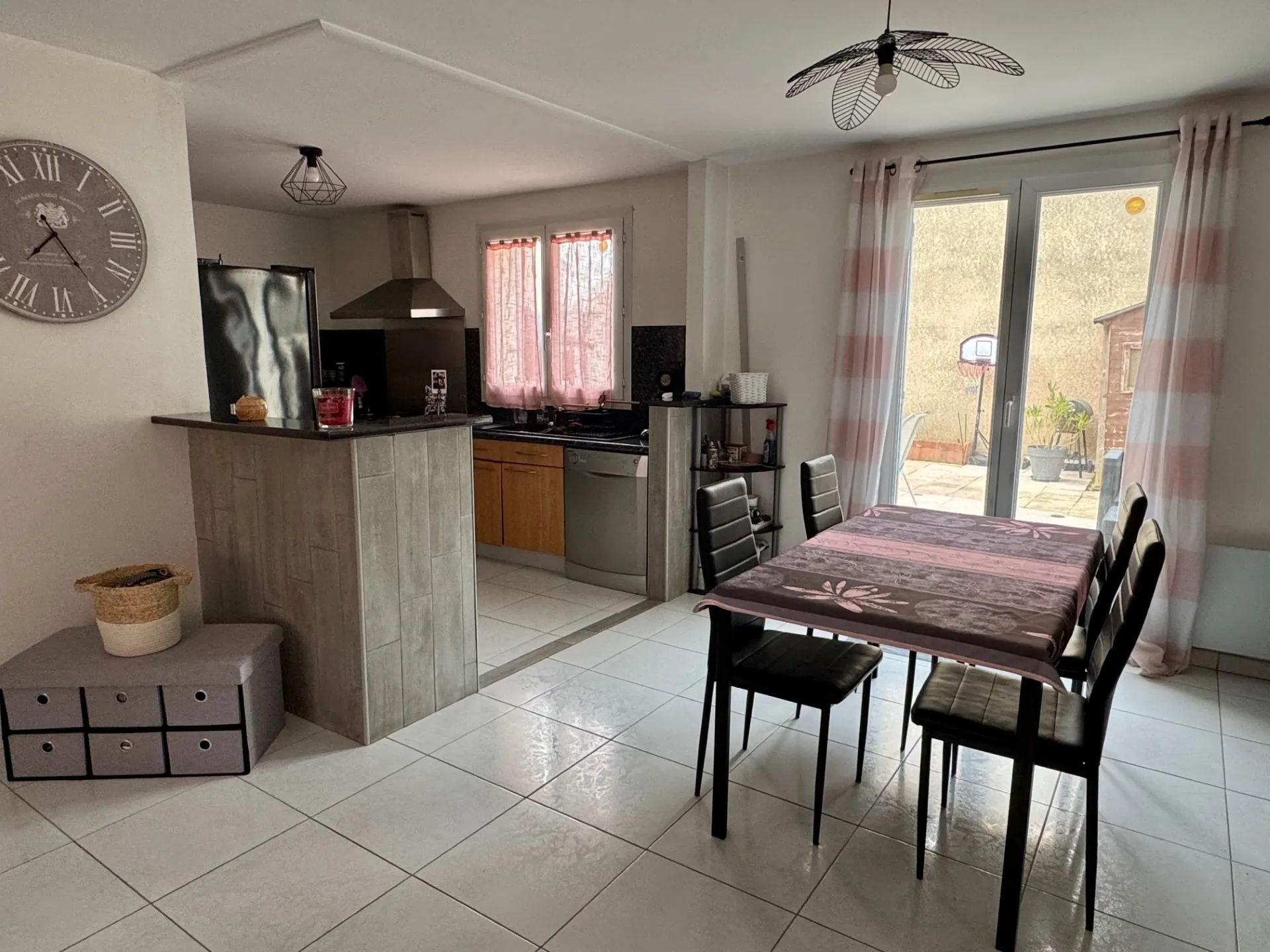 Maison à vendre à Villabé (91) – Pavillon de charme avec jardin et panneaux solaires 