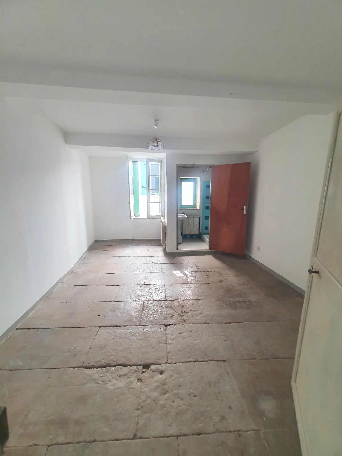 Maison de ville traversante de 160 m² à Pignan à rénover – Opportunité investissement ou premier achat