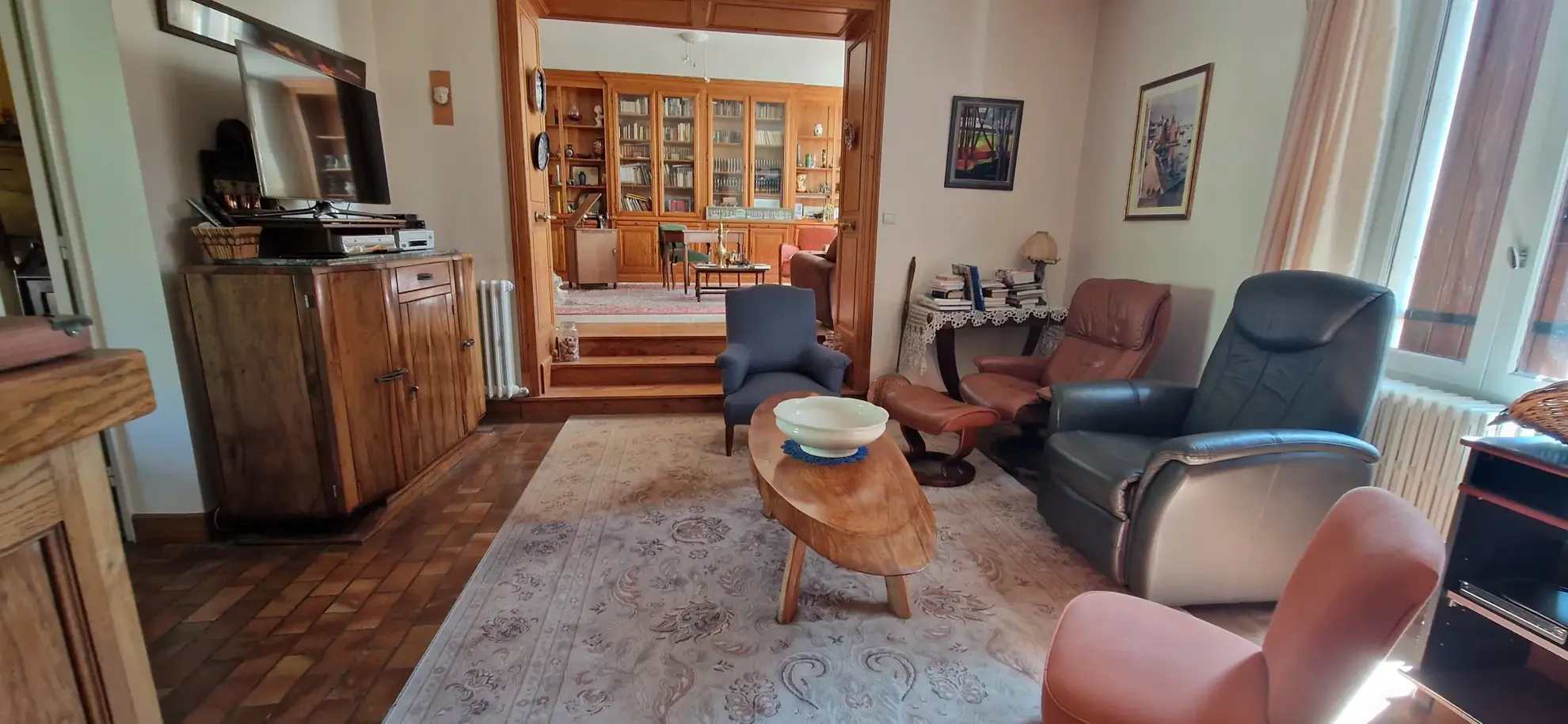 Grande maison familiale en pierre à Grignols de 373 m² avec jardin et garage 