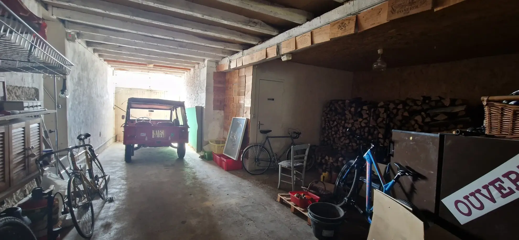 Grande maison familiale en pierre à Grignols de 373 m² avec jardin et garage 