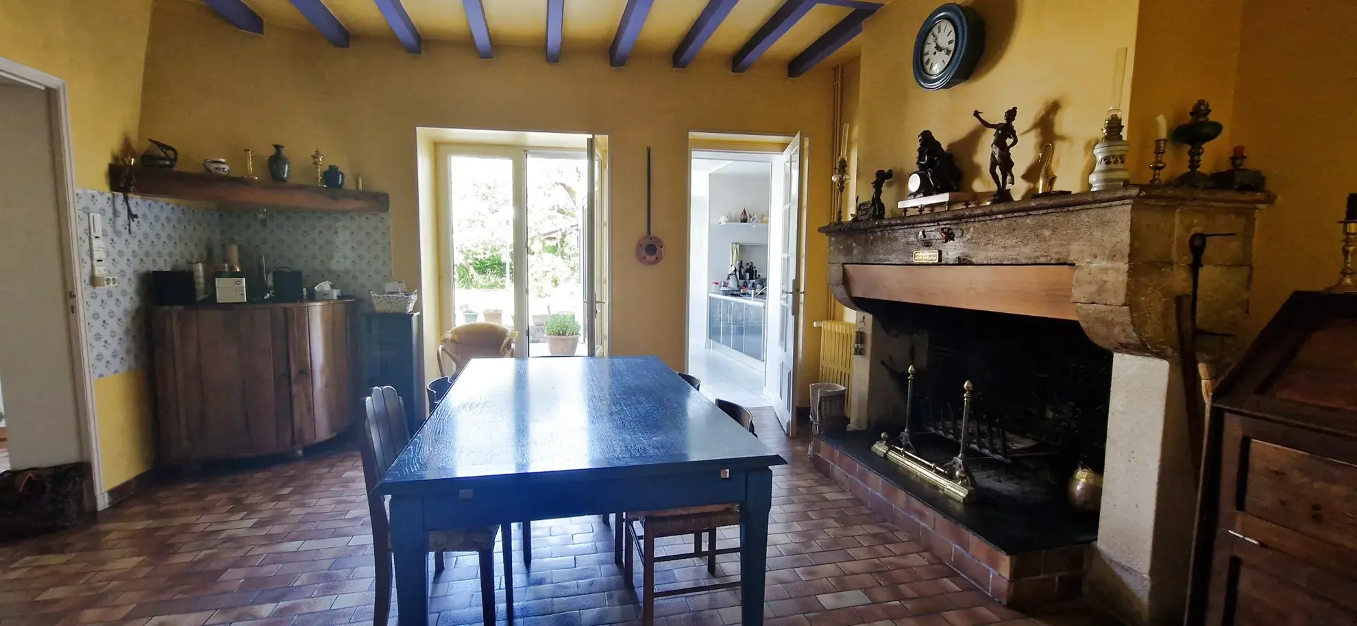 Grande maison familiale en pierre à Grignols de 373 m² avec jardin et garage 