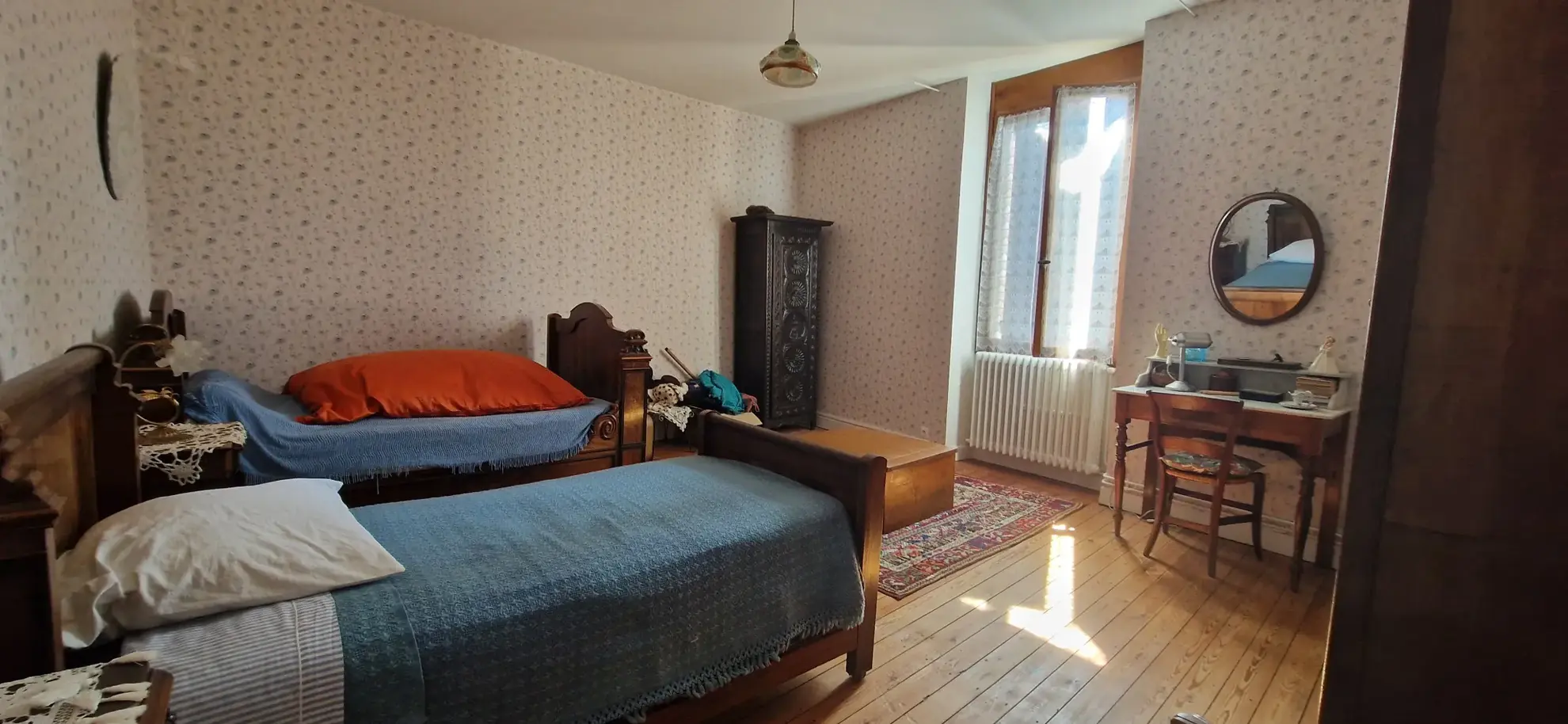 Grande maison familiale en pierre à Grignols de 373 m² avec jardin et garage 