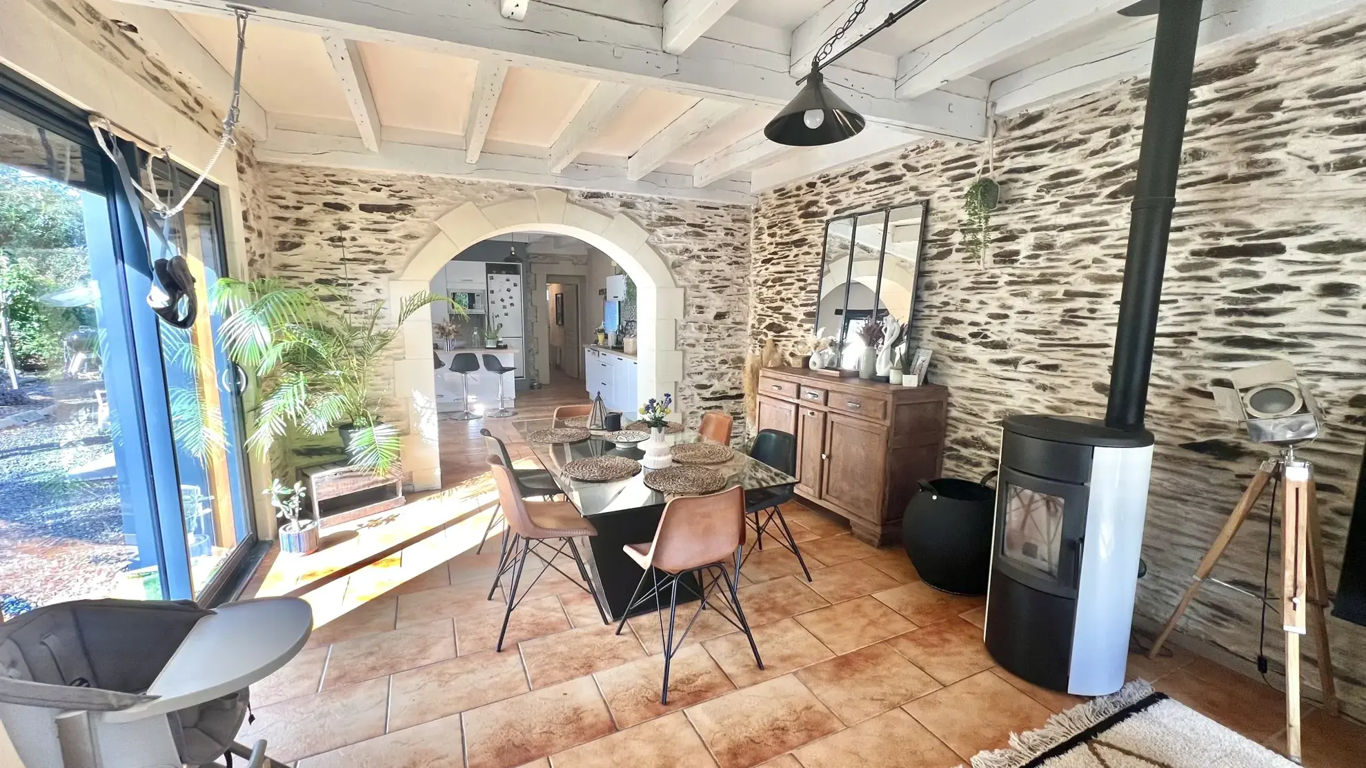 Charmante maison ancienne avec jardin à Villemoisan, 2 chambres, proche Angers 