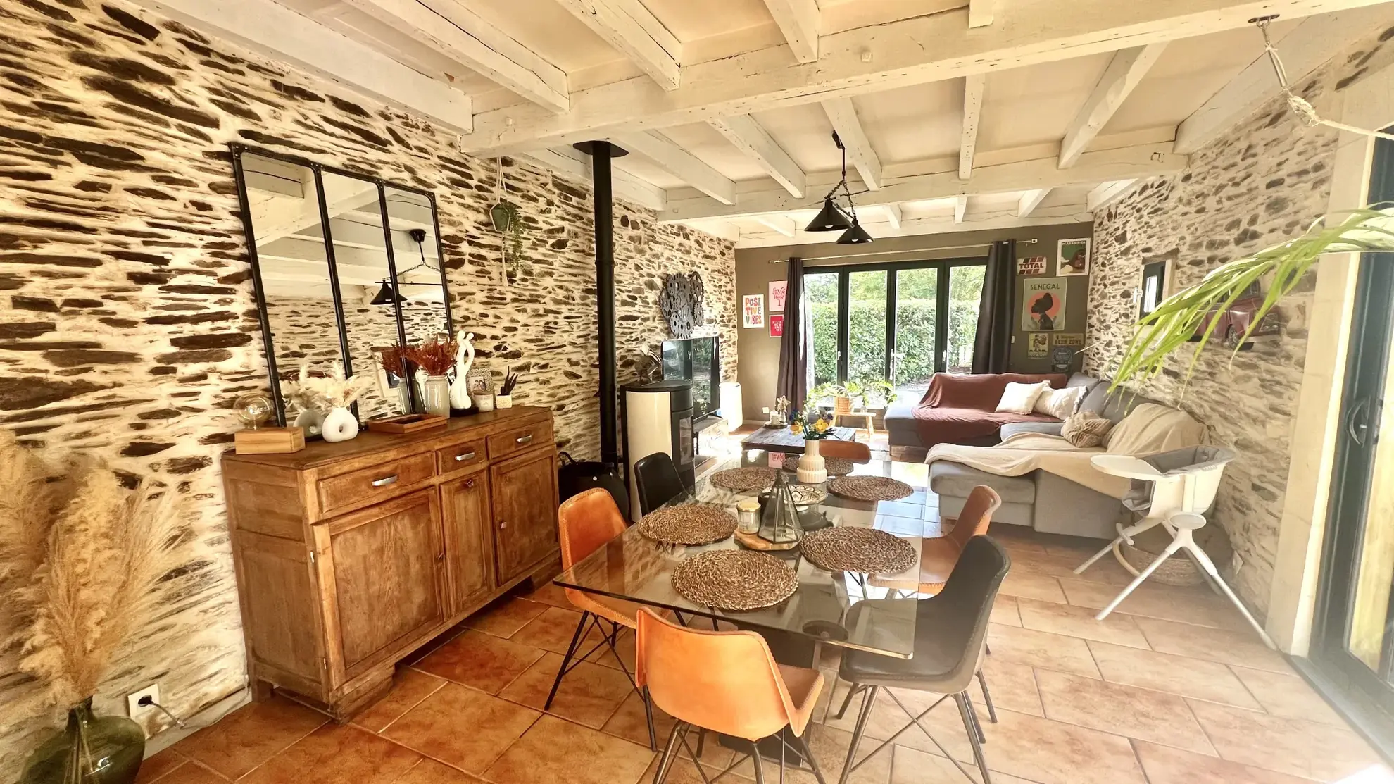 Charmante maison ancienne avec jardin à Villemoisan, 2 chambres, proche Angers 