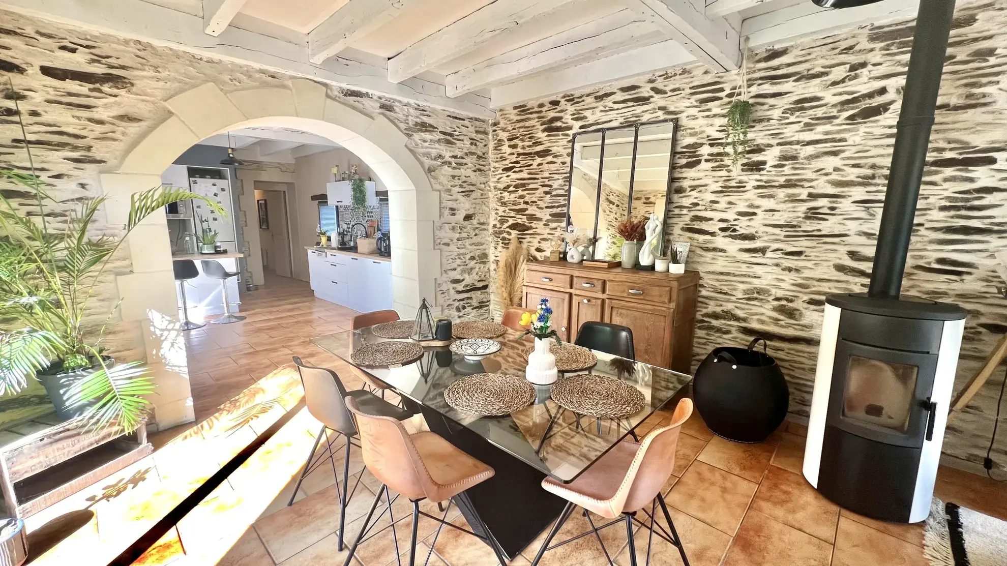 Charmante maison ancienne avec jardin à Villemoisan, 2 chambres, proche Angers 