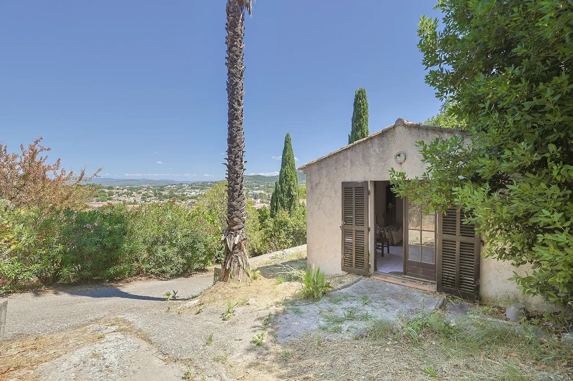 Maison de 47 m² avec jardin à La Moutonne, secteur recherché 