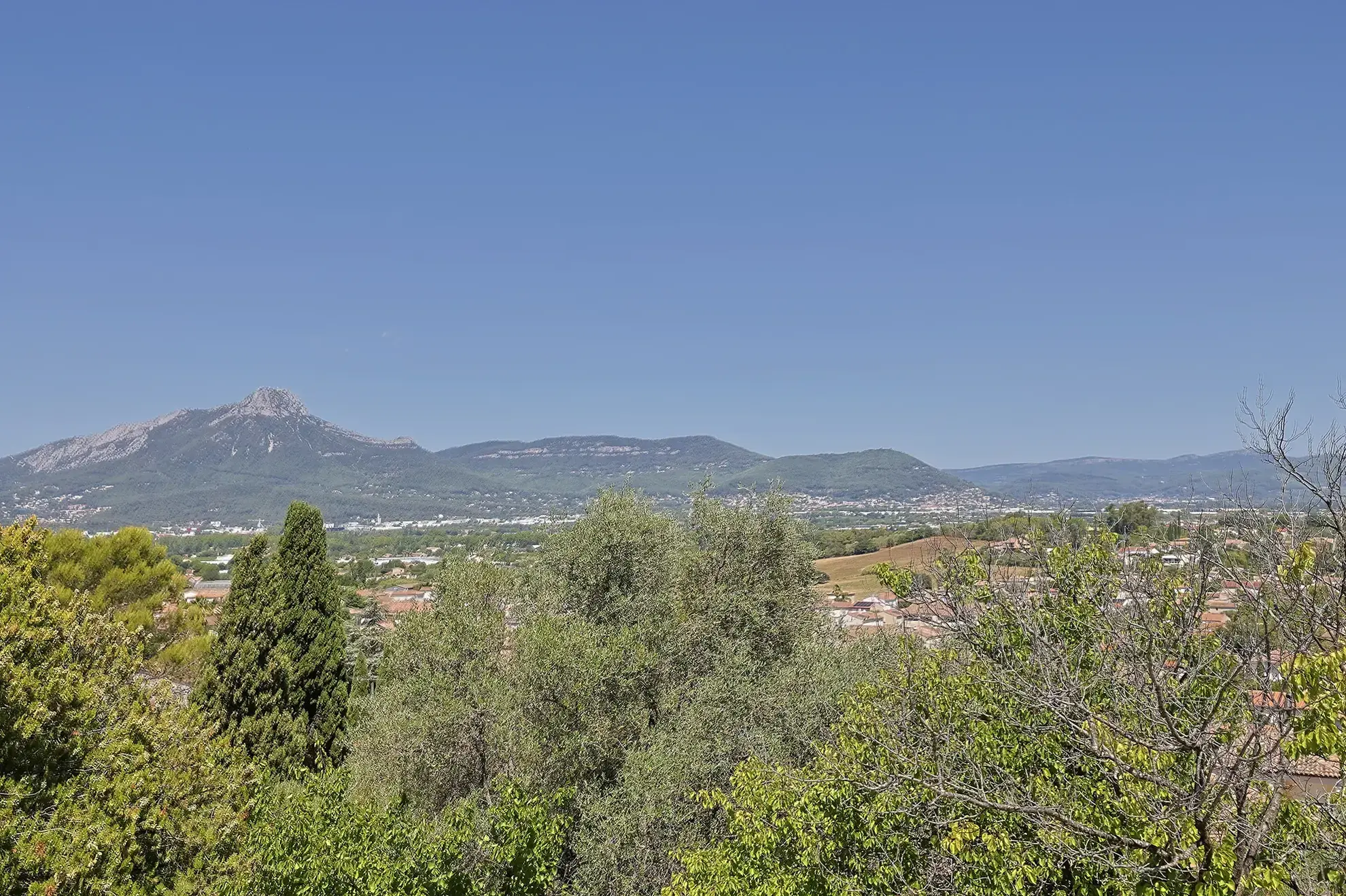 Maison de 47 m² avec jardin à La Moutonne, secteur recherché 