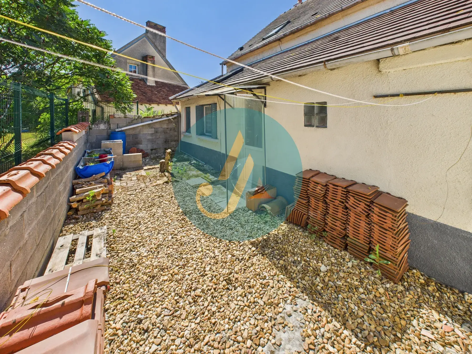 Charmante maison de 138m² avec 4 chambres et dépendances à Suilly-la-Tour 