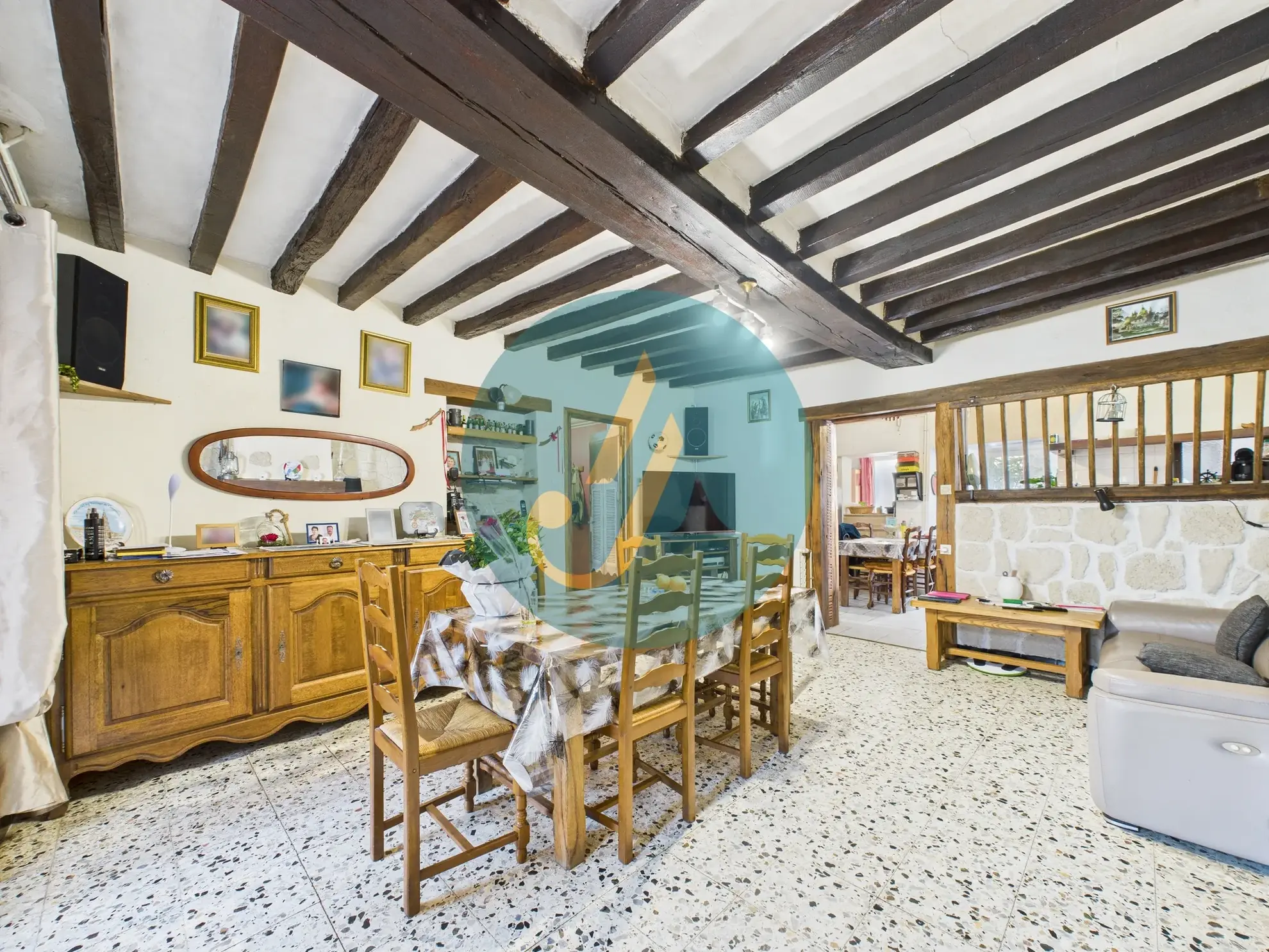 Charmante maison de 138m² avec 4 chambres et dépendances à Suilly-la-Tour 