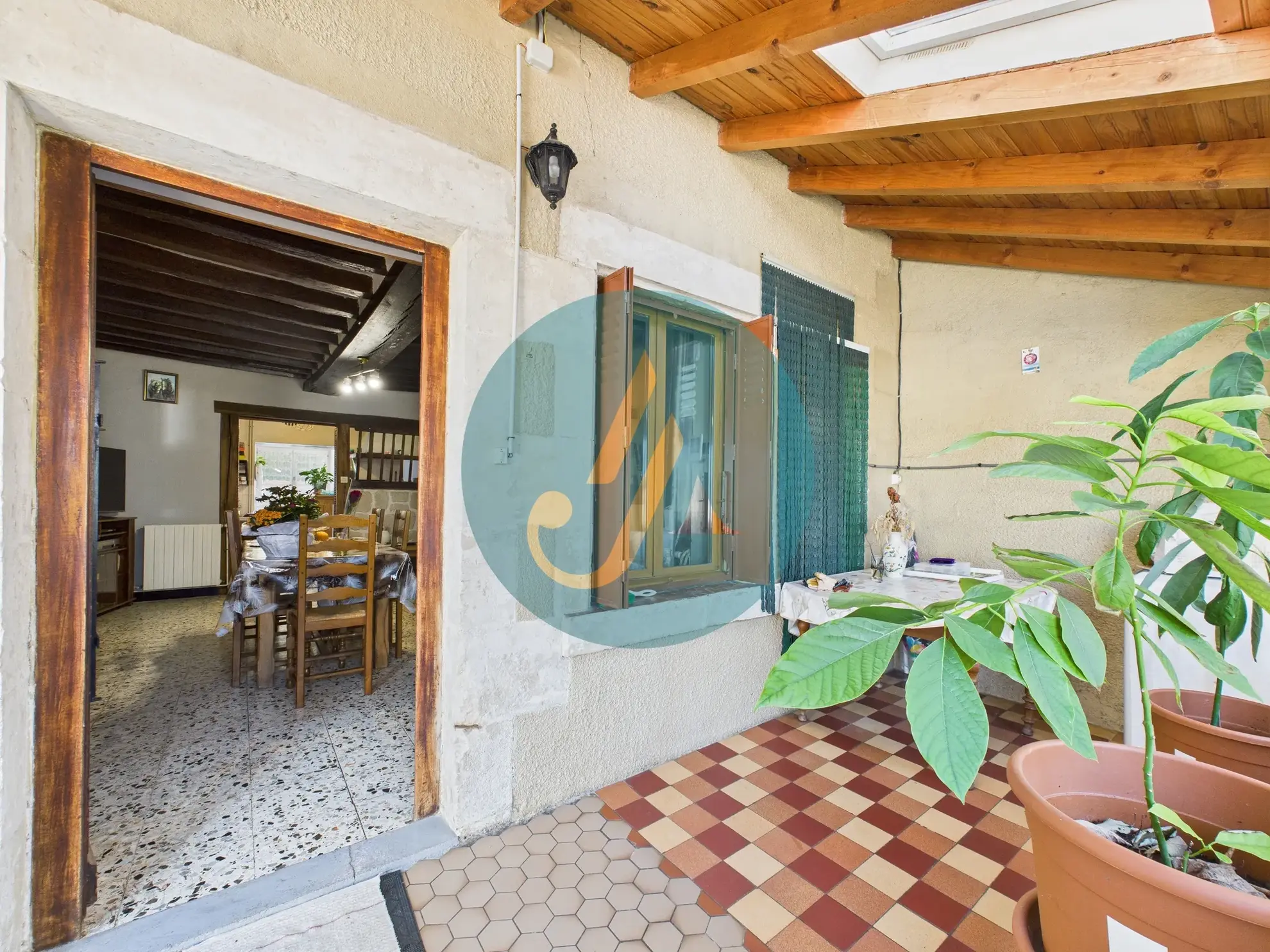 Charmante maison de 138m² avec 4 chambres et dépendances à Suilly-la-Tour 