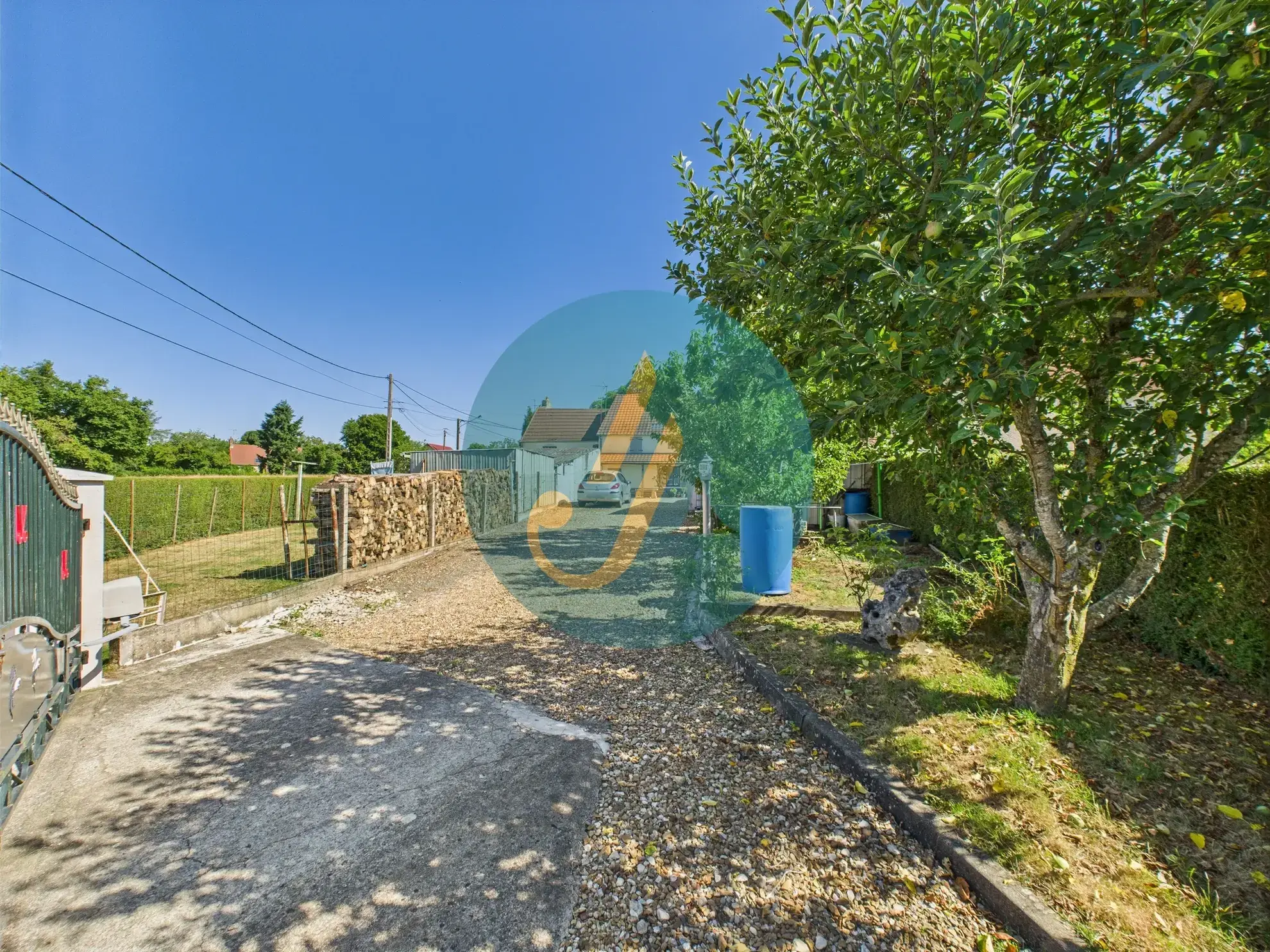 Charmante maison de 138m² avec 4 chambres et dépendances à Suilly-la-Tour 