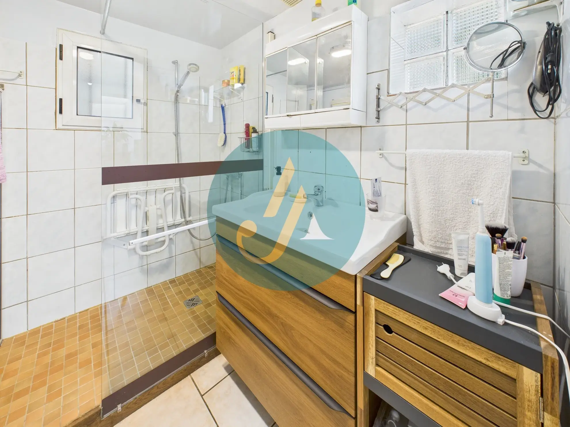 Charmante maison de 138m² avec 4 chambres et dépendances à Suilly-la-Tour 