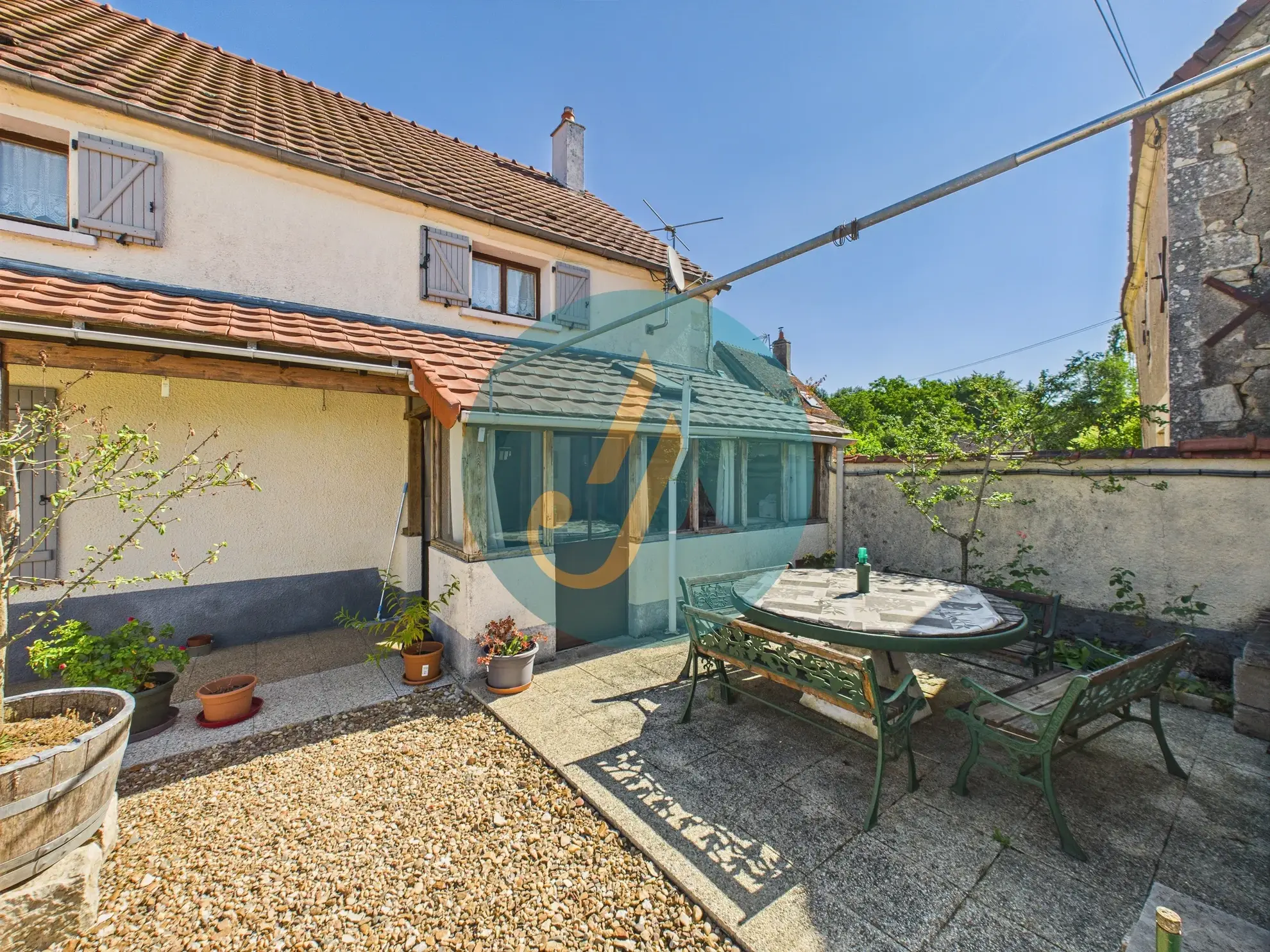 Charmante maison de 138m² avec 4 chambres et dépendances à Suilly-la-Tour 