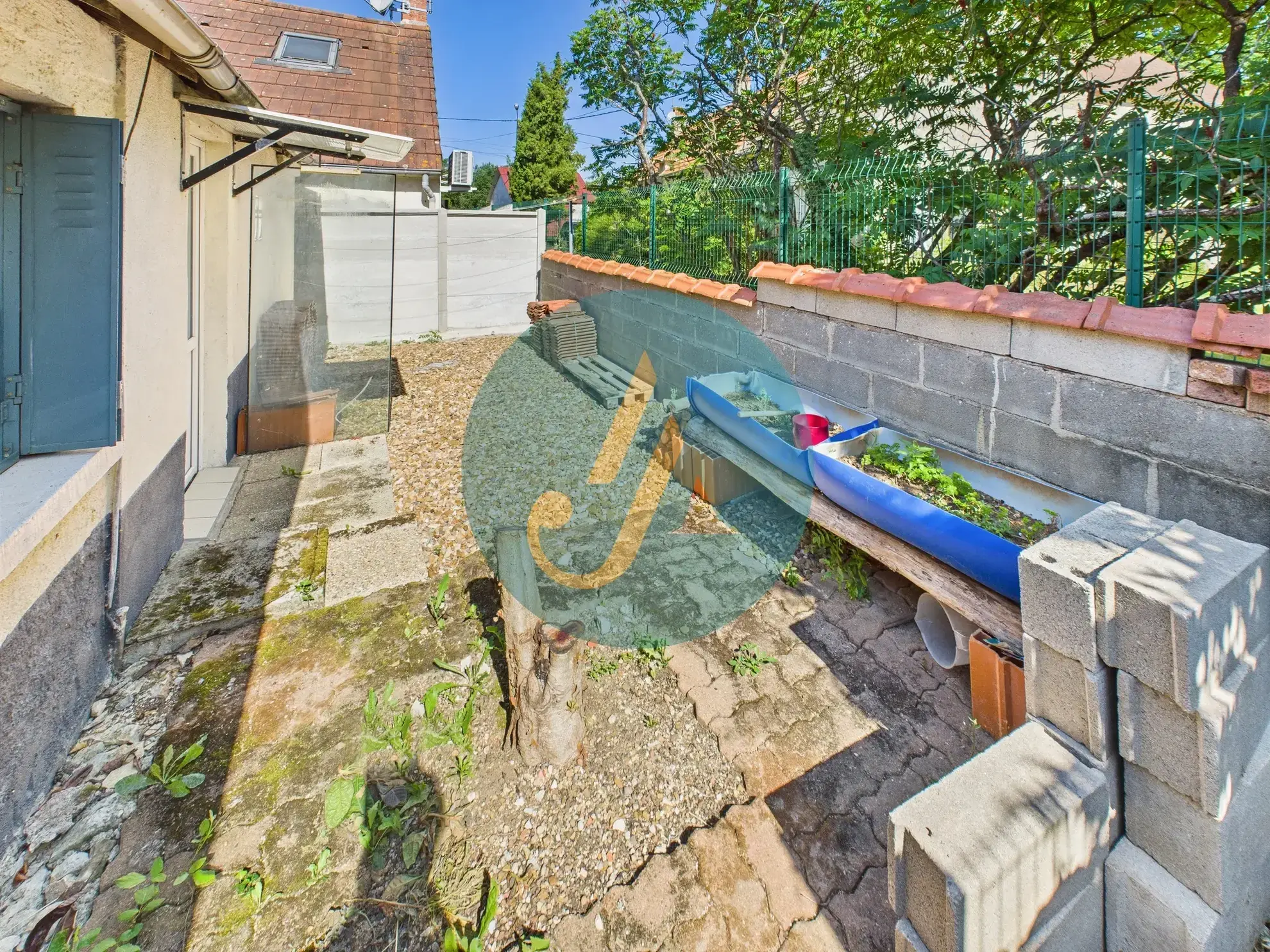 Charmante maison de 138m² avec 4 chambres et dépendances à Suilly-la-Tour 