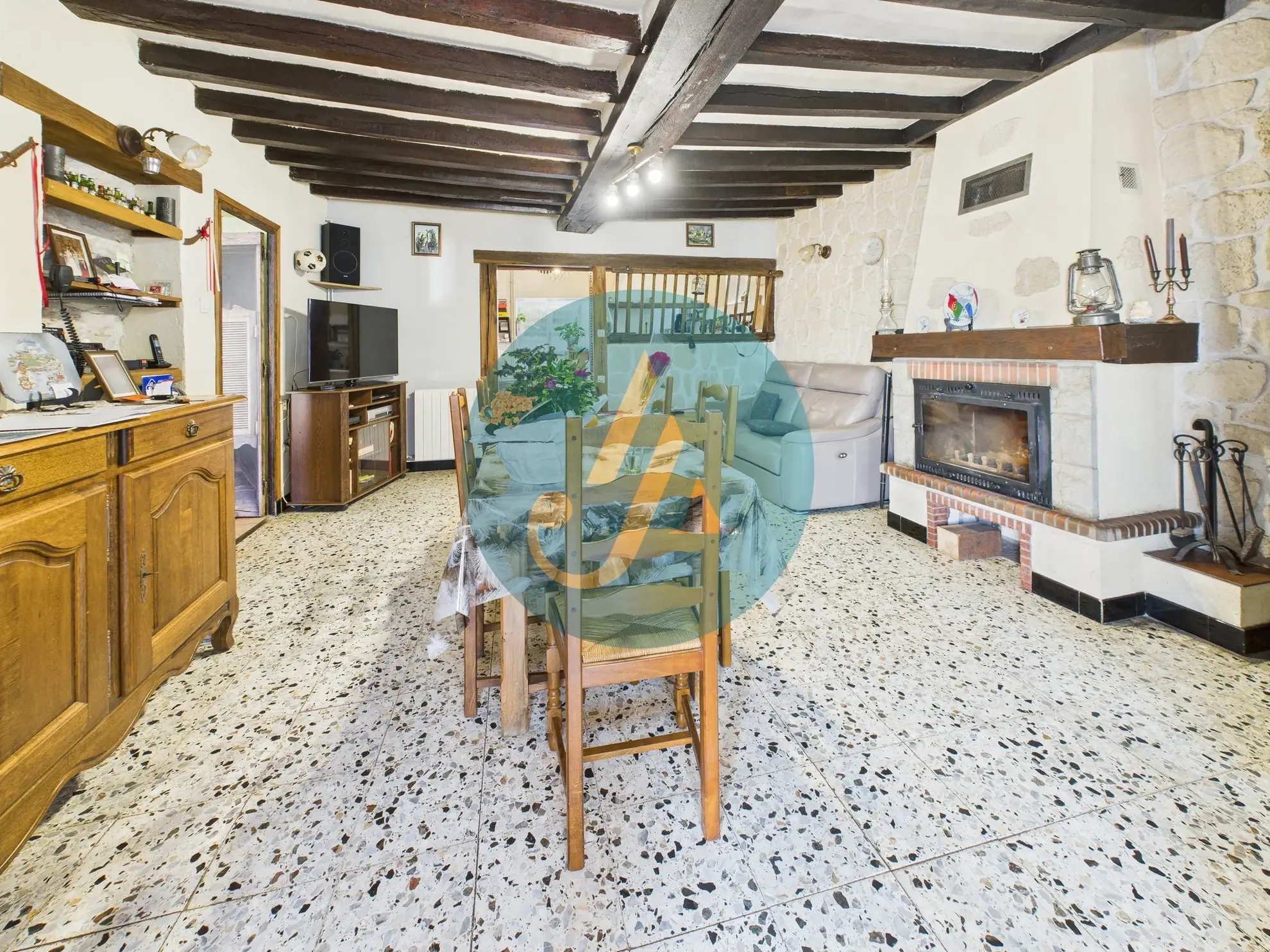 Charmante maison de 138m² avec 4 chambres et dépendances à Suilly-la-Tour 