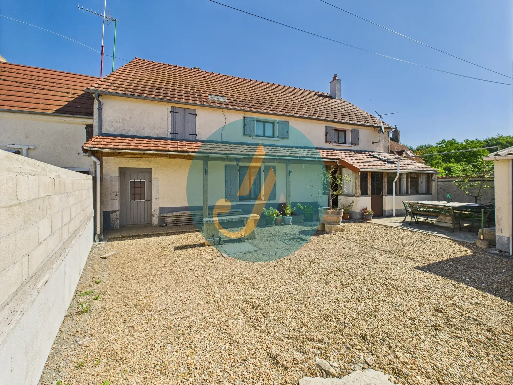 Charmante maison de 138m² avec 4 chambres et dépendances à Suilly-la-Tour