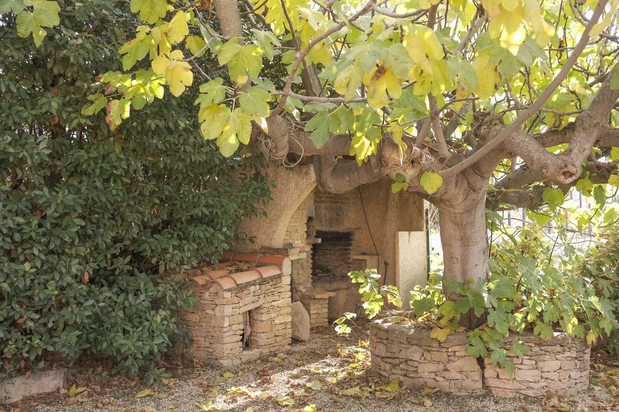 Maison à rénover à vendre à Saint Cyr sur Mer, terrain piscinable de 746 m², secteur calme 