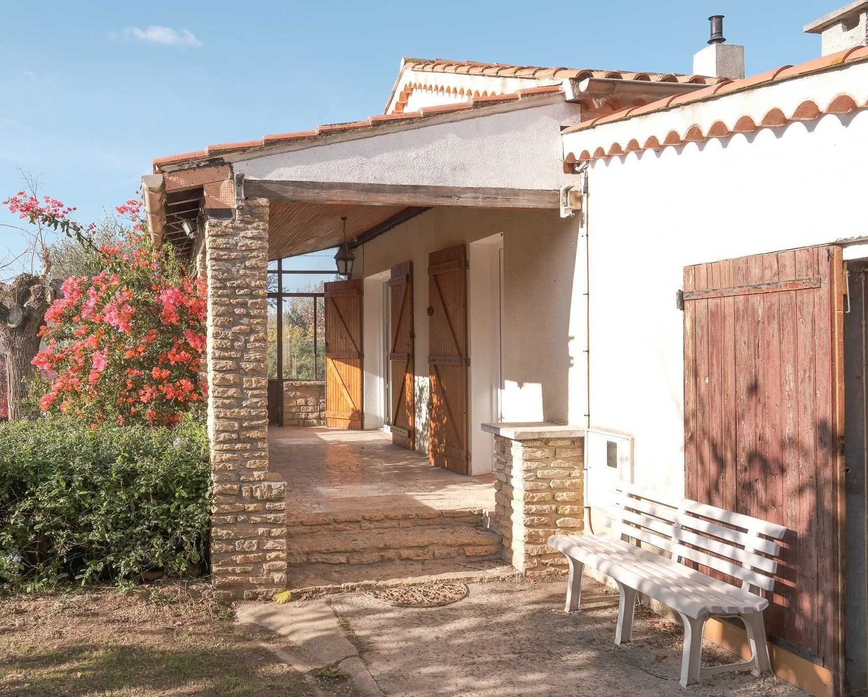 Maison à rénover à vendre à Saint Cyr sur Mer, terrain piscinable de 746 m², secteur calme 