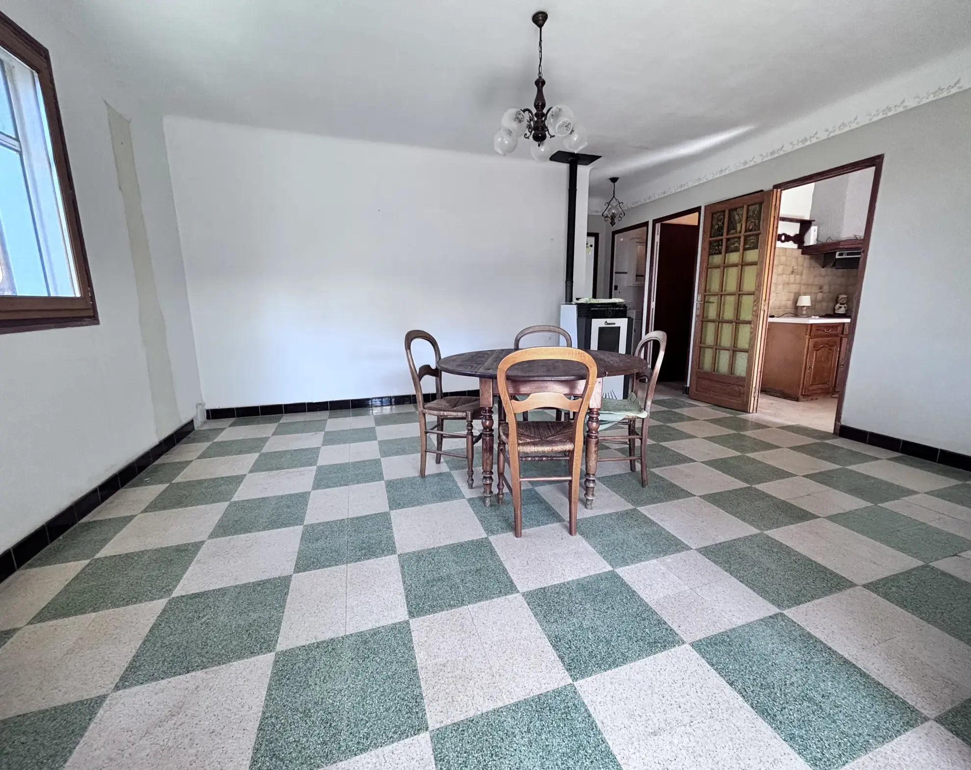 Maison à rénover à vendre à Saint Cyr sur Mer, terrain piscinable de 746 m², secteur calme 