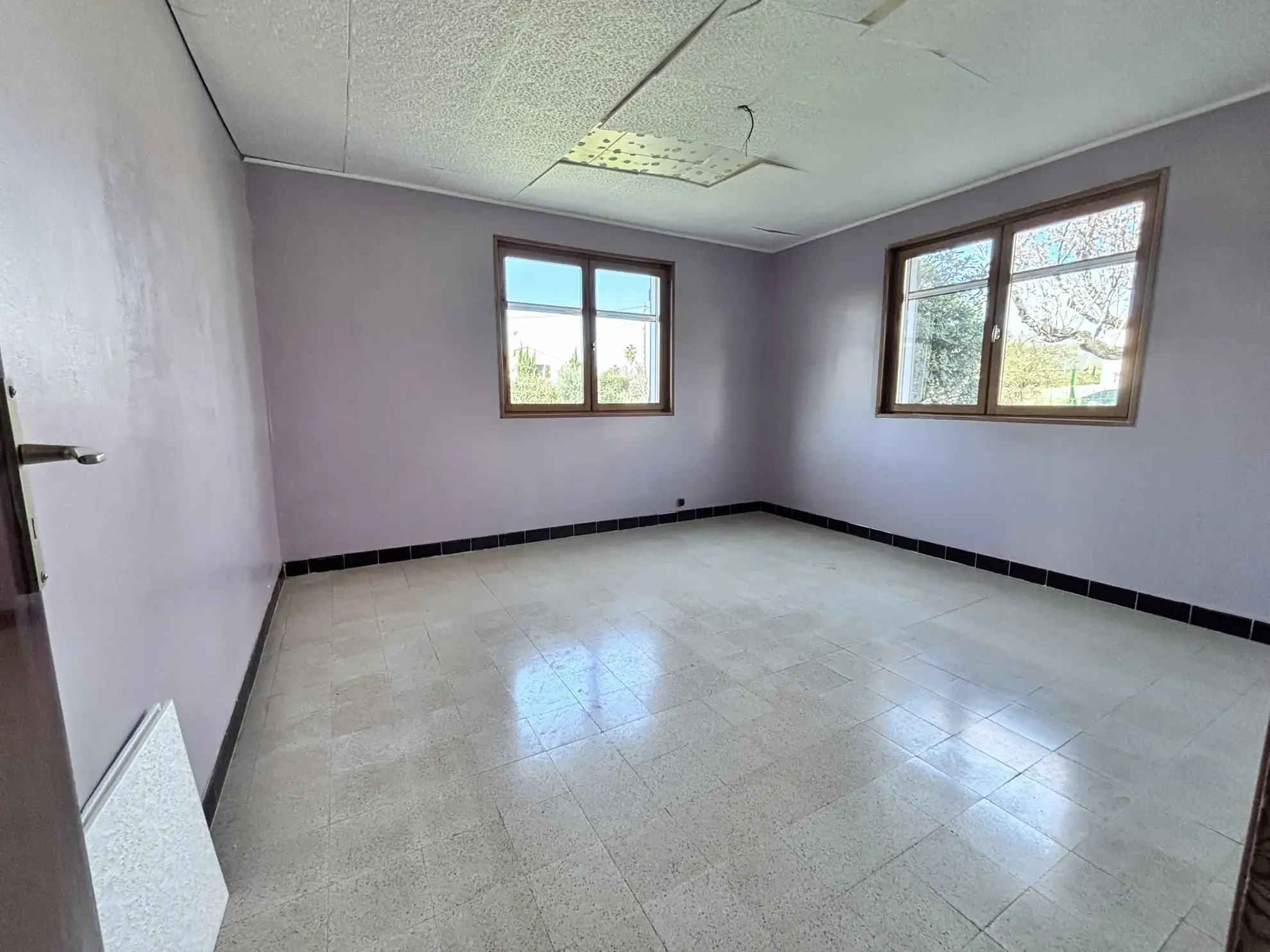 Maison à rénover à vendre à Saint Cyr sur Mer, terrain piscinable de 746 m², secteur calme 