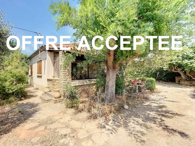 Maison à rénover à vendre à Saint Cyr sur Mer, terrain piscinable de 746 m², secteur calme