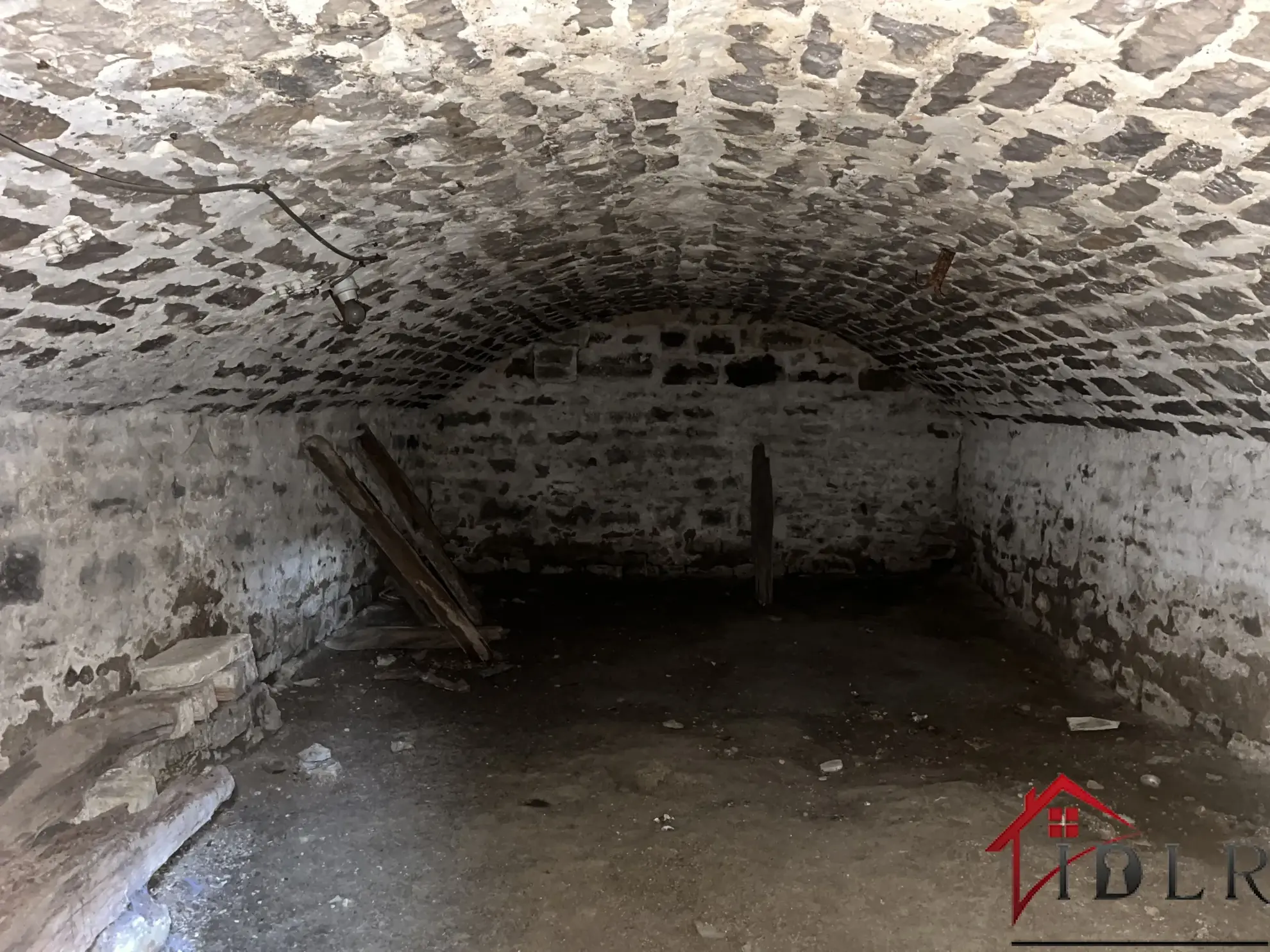 Ancienne ferme à Ravennefontaine - Terrain clos et dépendances pour projets ou habitation 