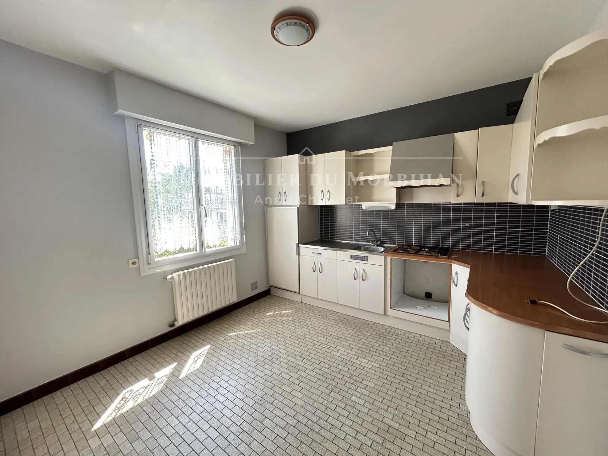 Maison familiale avec double garage à vendre à Marzan, proche bourg 115m² 