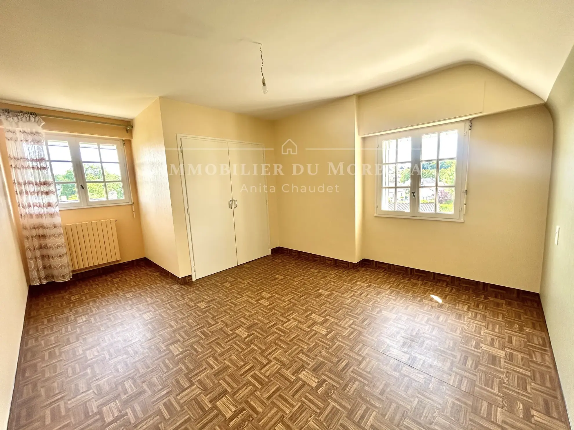 Maison familiale avec double garage à vendre à Marzan, proche bourg 115m² 