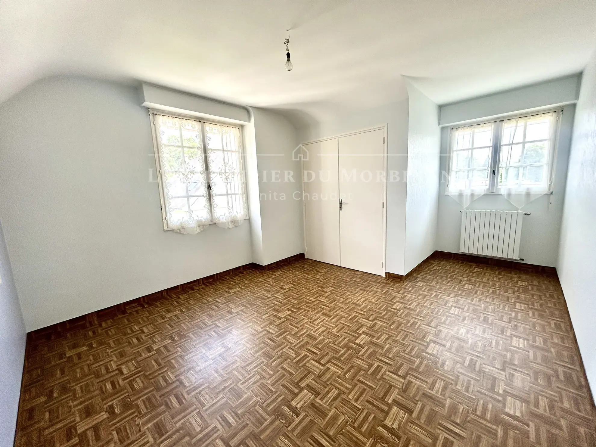 Maison familiale avec double garage à vendre à Marzan, proche bourg 115m² 