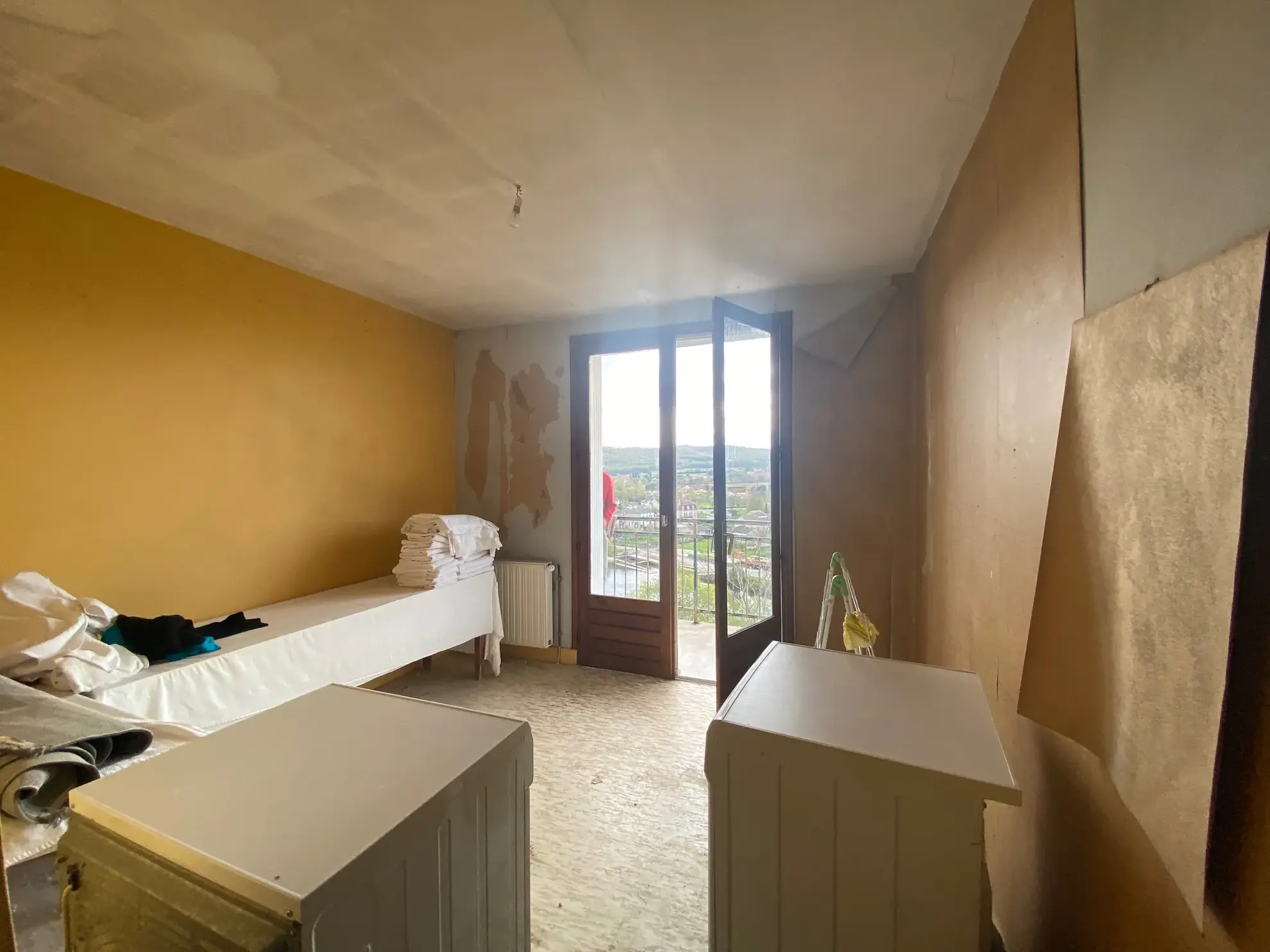 Appartement T3 à rénover avec jardin, chambres d'hôtes et vue vallée à Puy-l'Évêque 