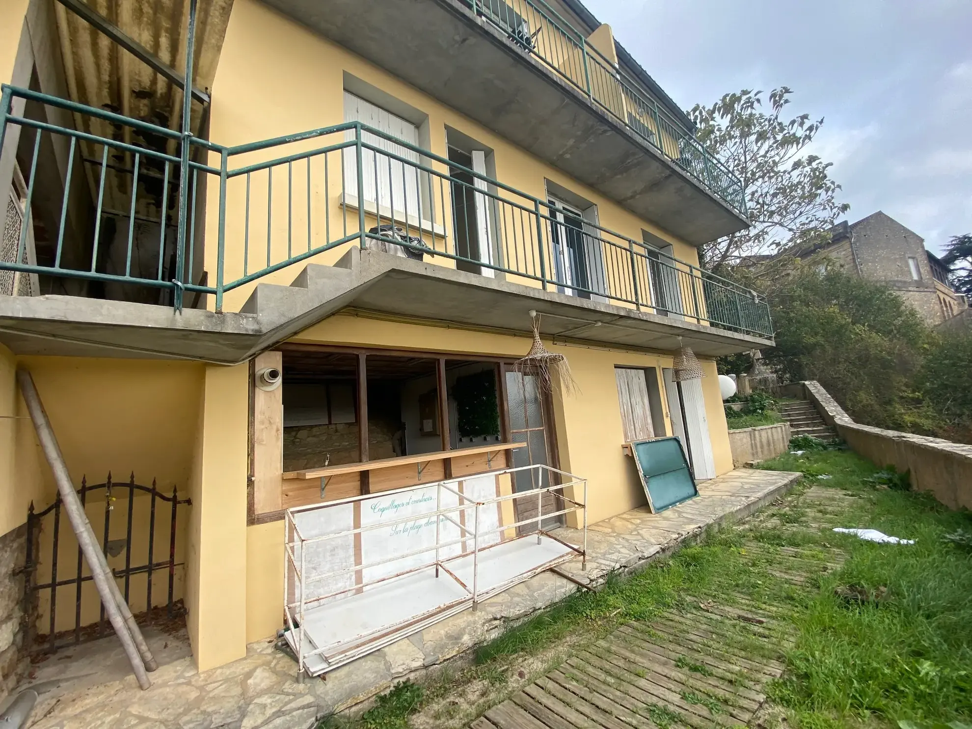 Appartement T3 à rénover avec jardin, chambres d'hôtes et vue vallée à Puy-l'Évêque 