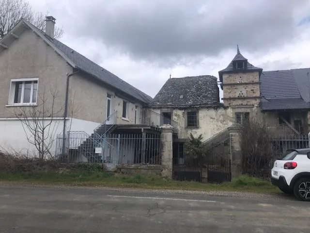 Spacieux ensemble immobilier de deux maisons à Villefranche de Rouergue