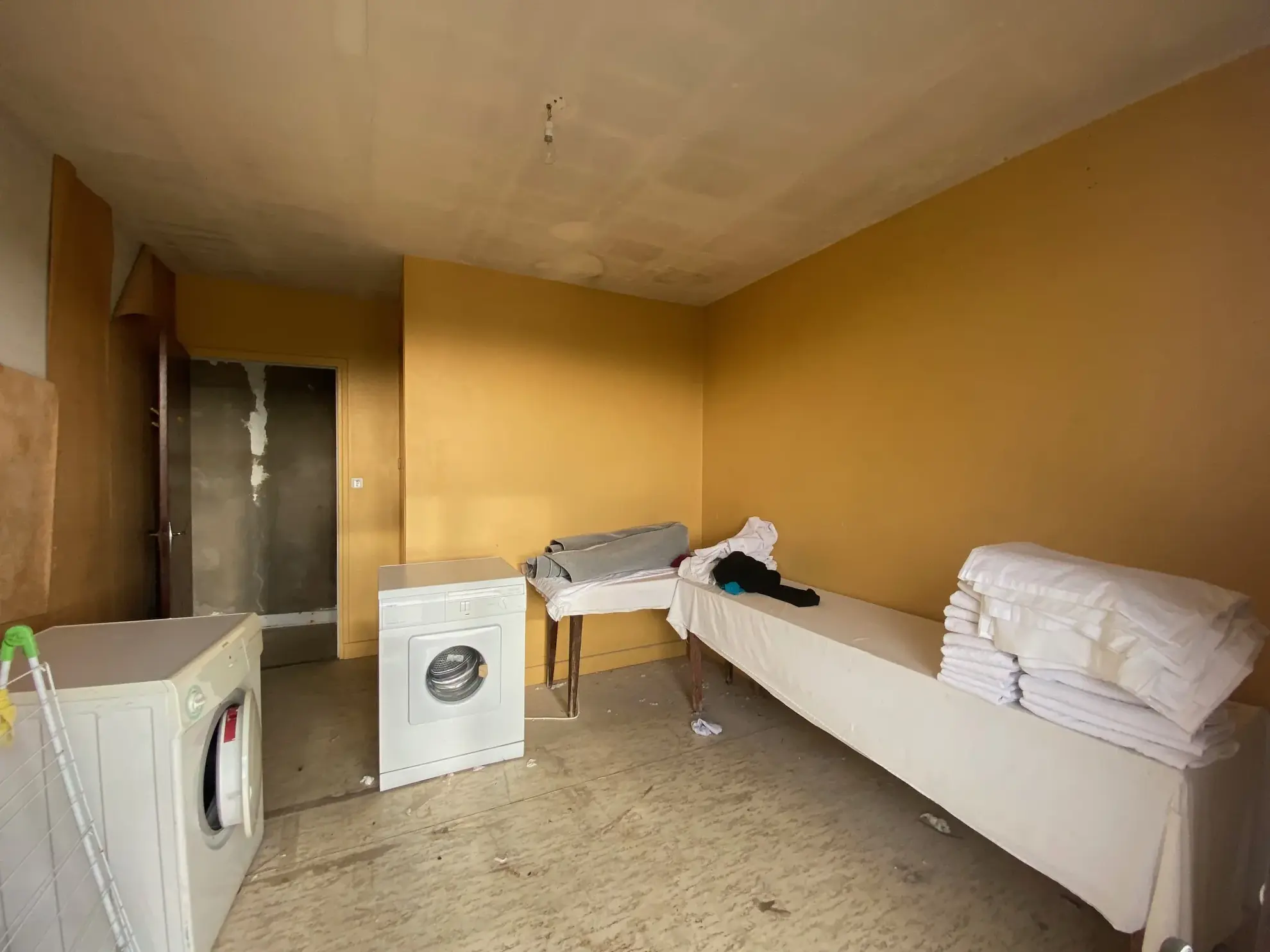 Appartement T3 à rénover avec jardin, chambres d'hôtes et vue vallée à Puy-l'Évêque 