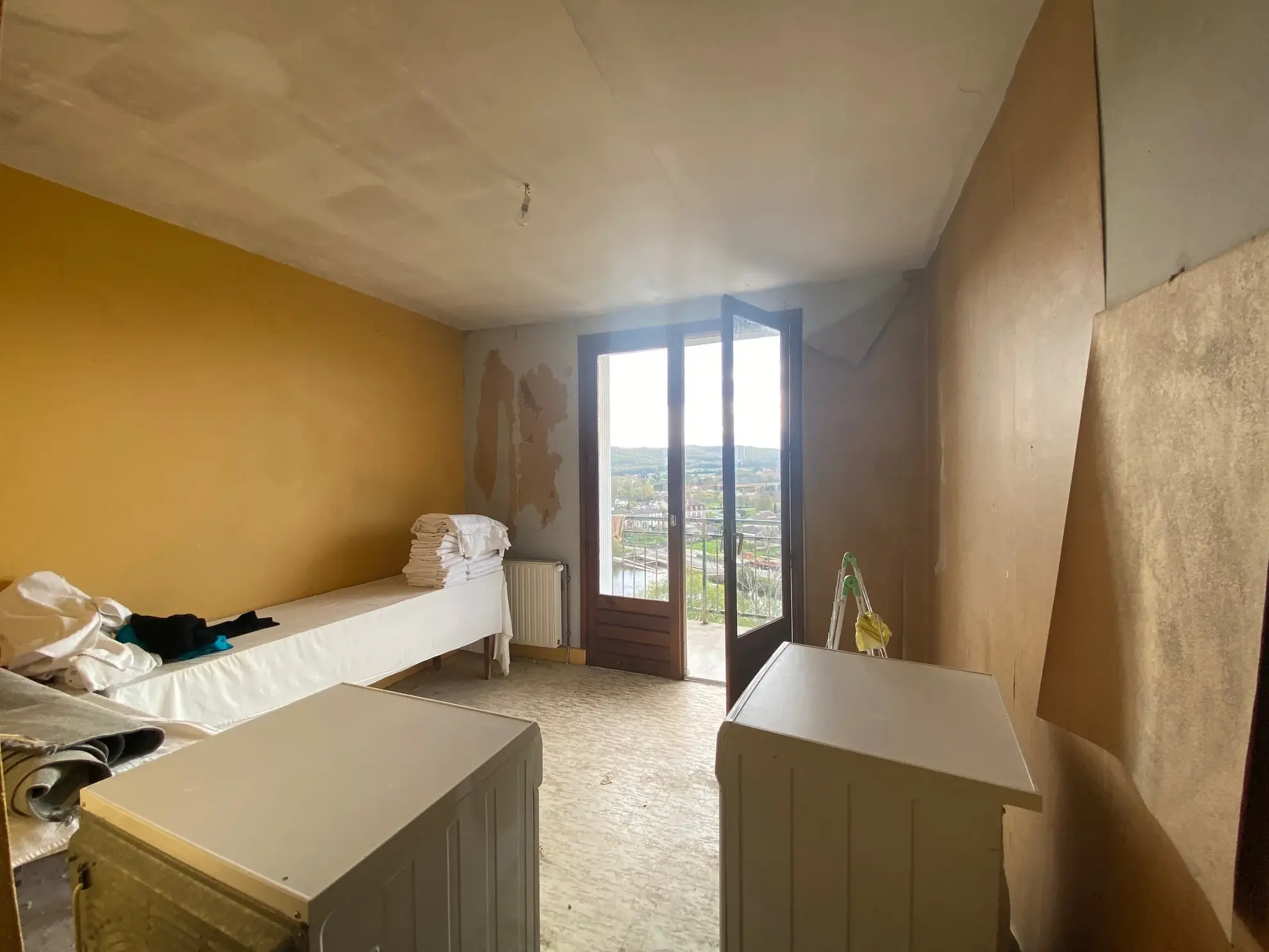 Appartement T3 à rénover avec jardin, chambres d'hôtes et vue vallée à Puy-l'Évêque 