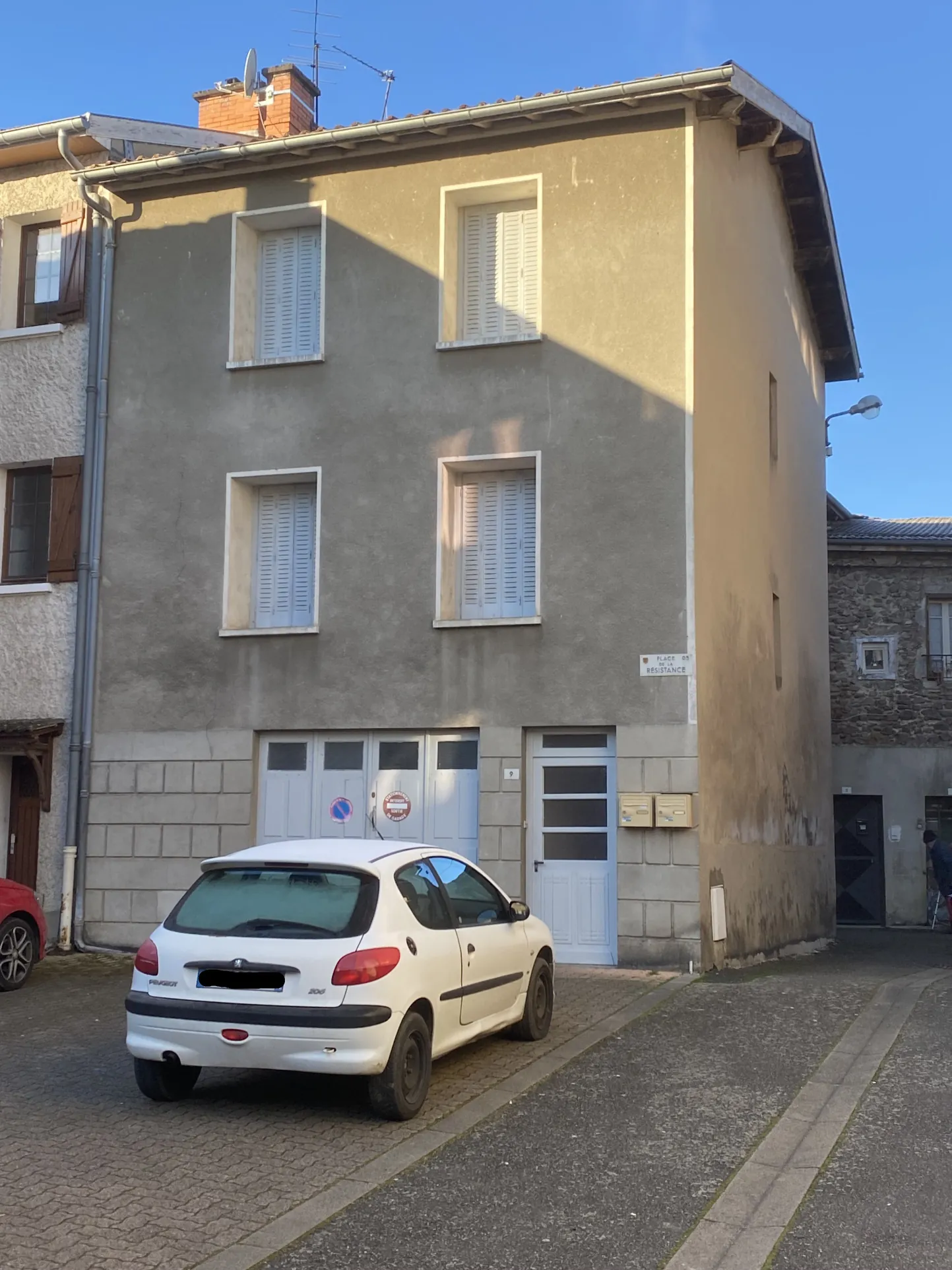 Immeuble de rapport à Courpière avec rentabilité de 8 % - Investissement locatif