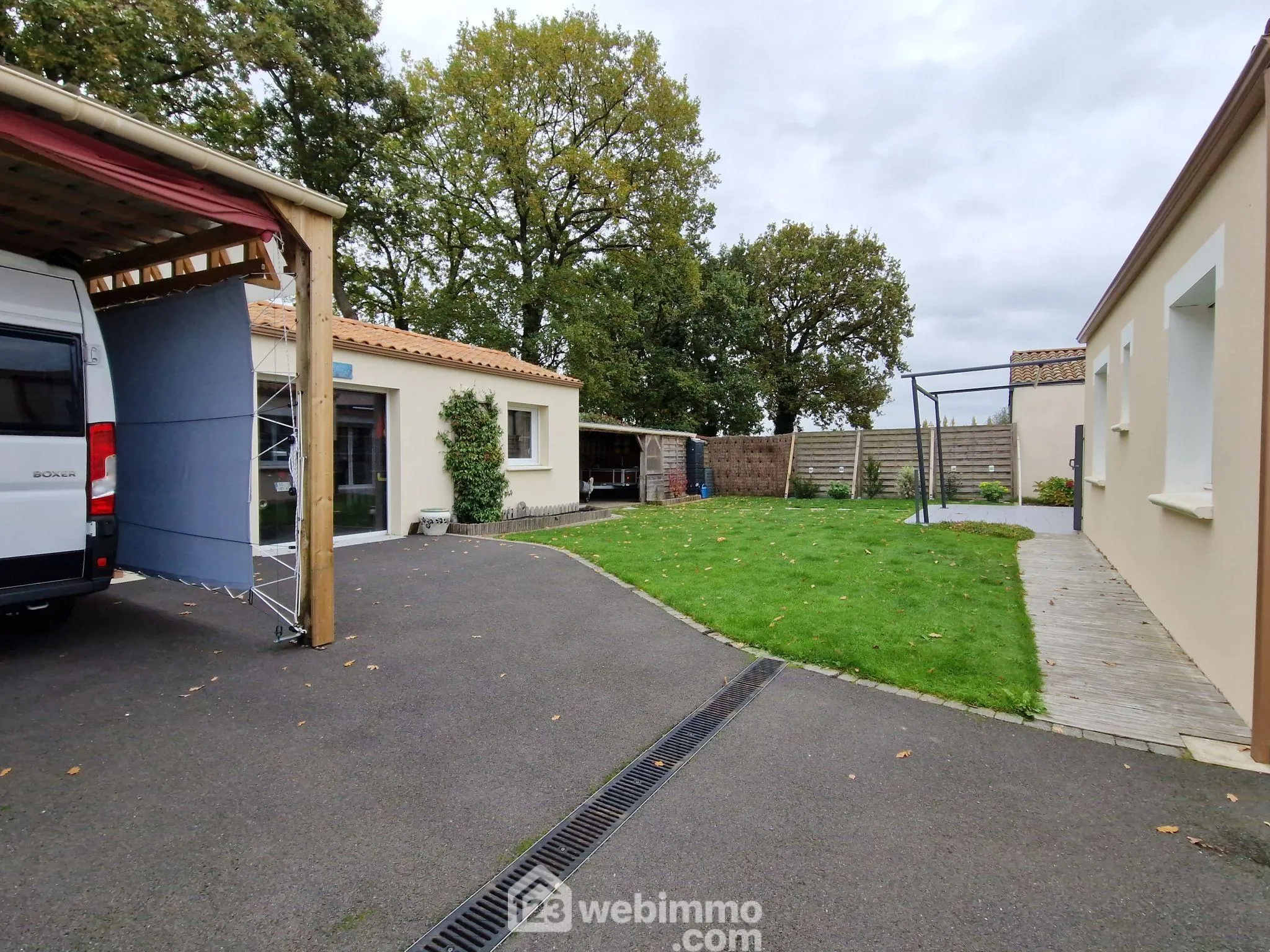 Charmante maison de plain-pied avec dépendances à La Roche-sur-Yon 
