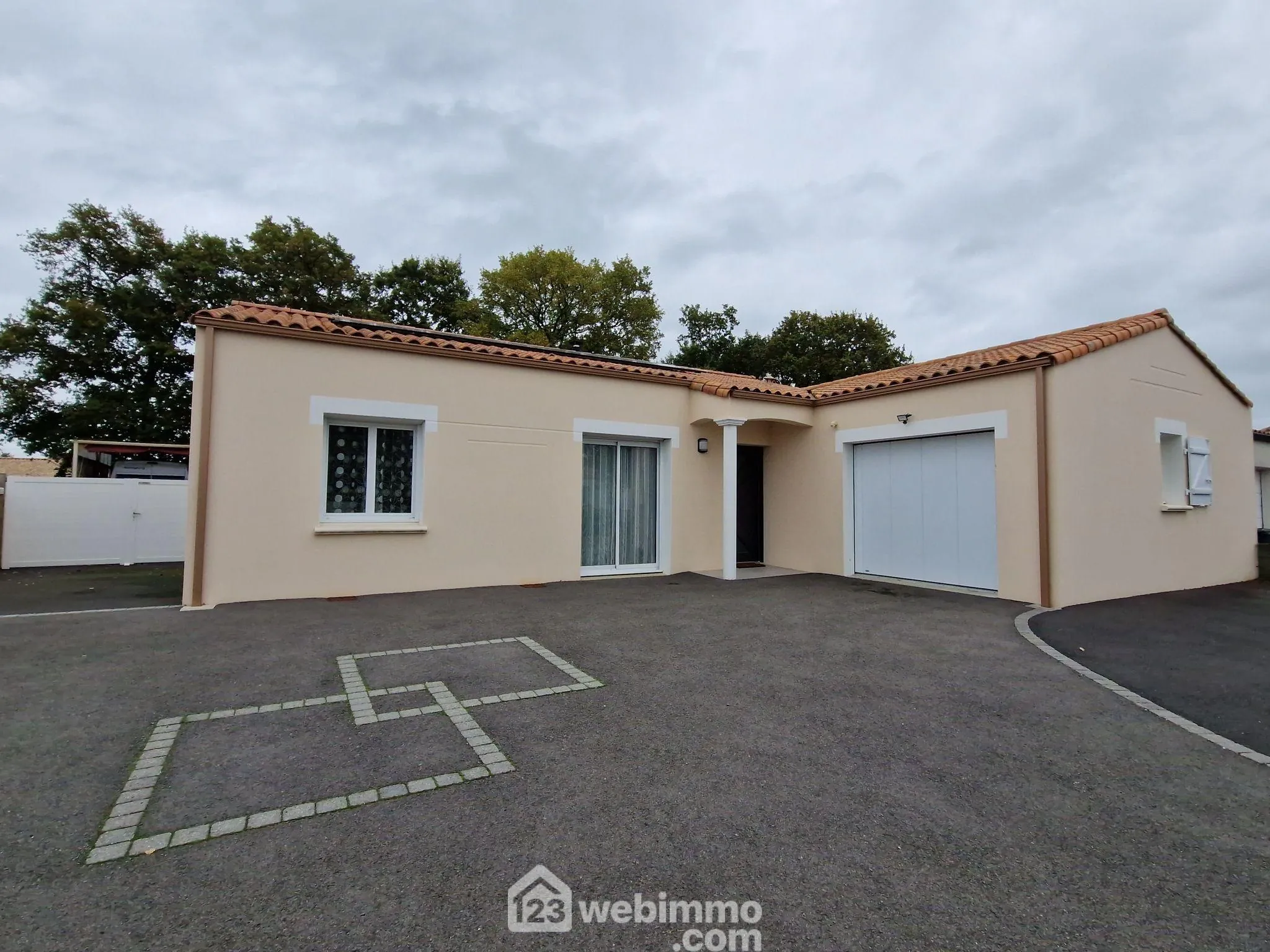 Charmante maison de plain-pied avec dépendances à La Roche-sur-Yon 
