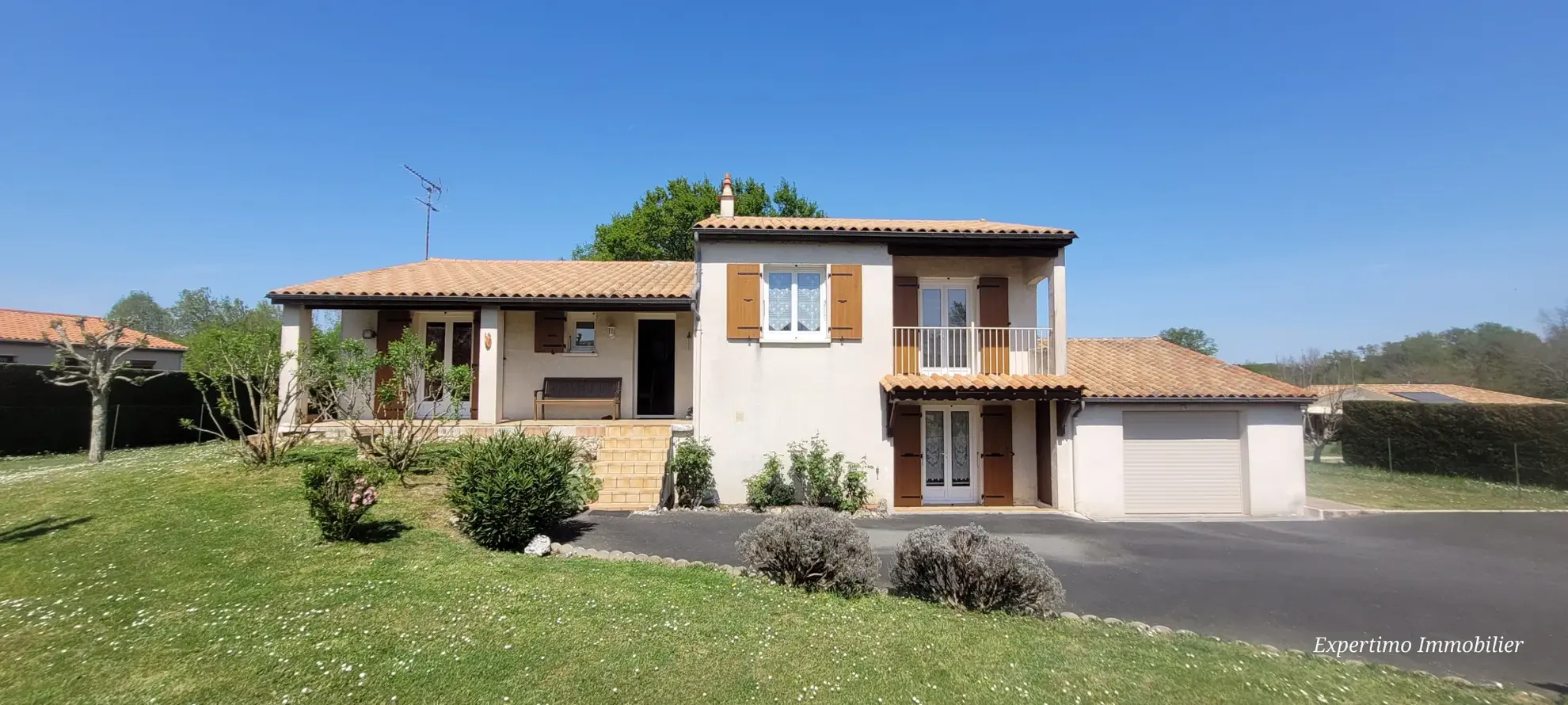 Maison avec piscine et garage à Montendre de 108 m2