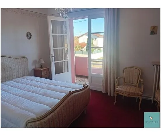 Maison familiale à Mont-de-Marsan avec 5 chambres et jardin de 800 m² 