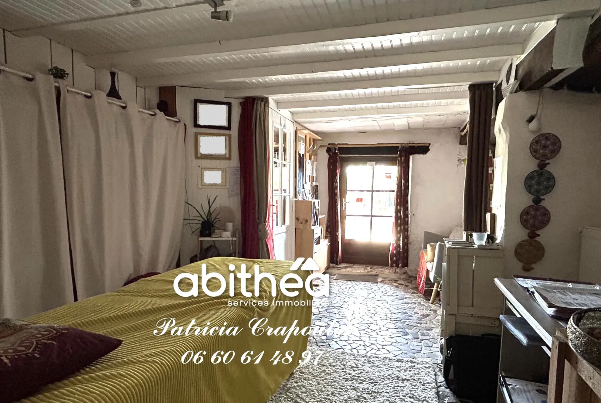 Belle maison en pierre pleine de charme à Brie, 154 m² avec jardin, garage et potentiel d'aménagement 